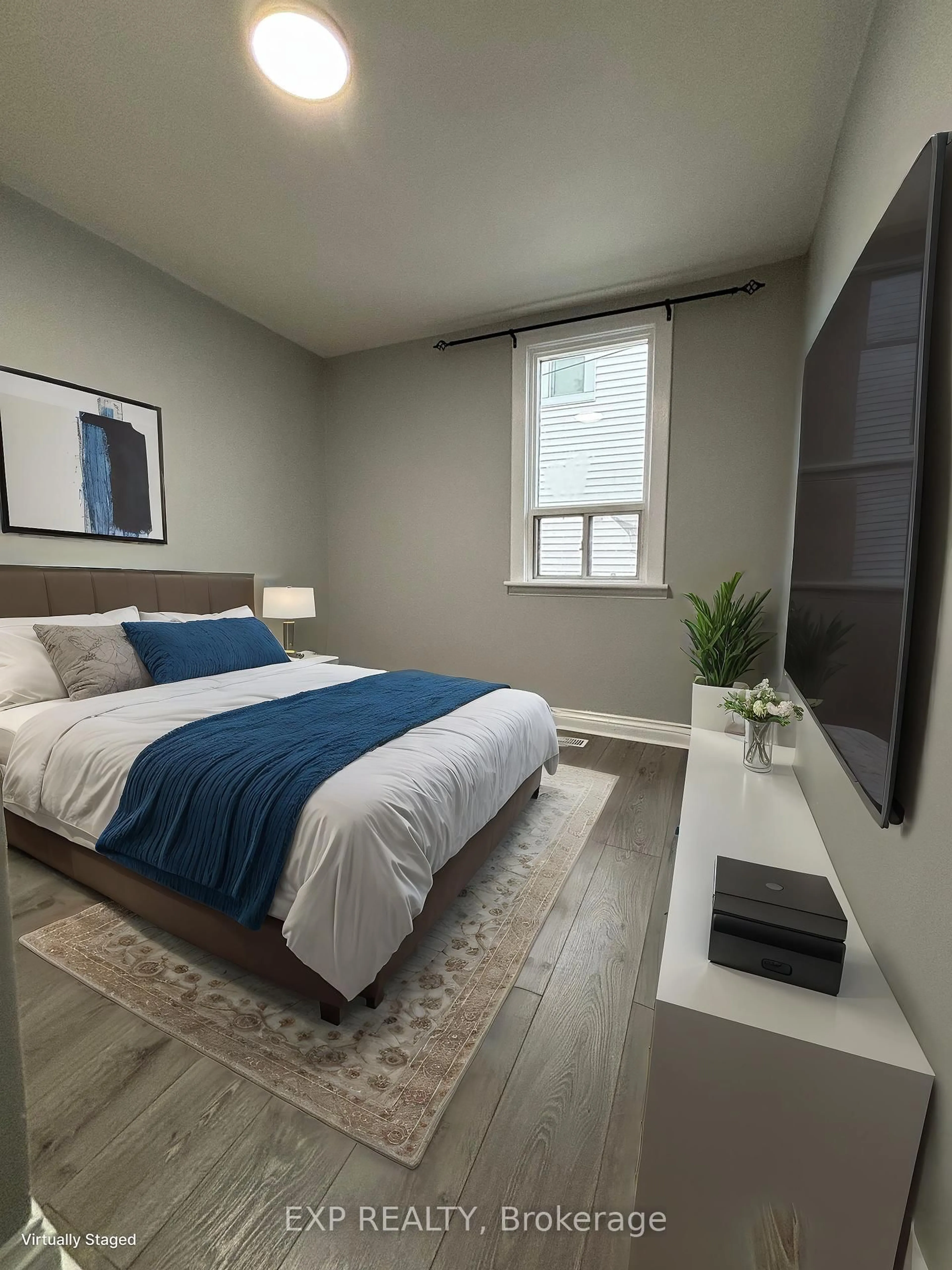 Bedroom with bed, unknown for 46 Delena Ave, Hamilton Ontario L8H 1B6