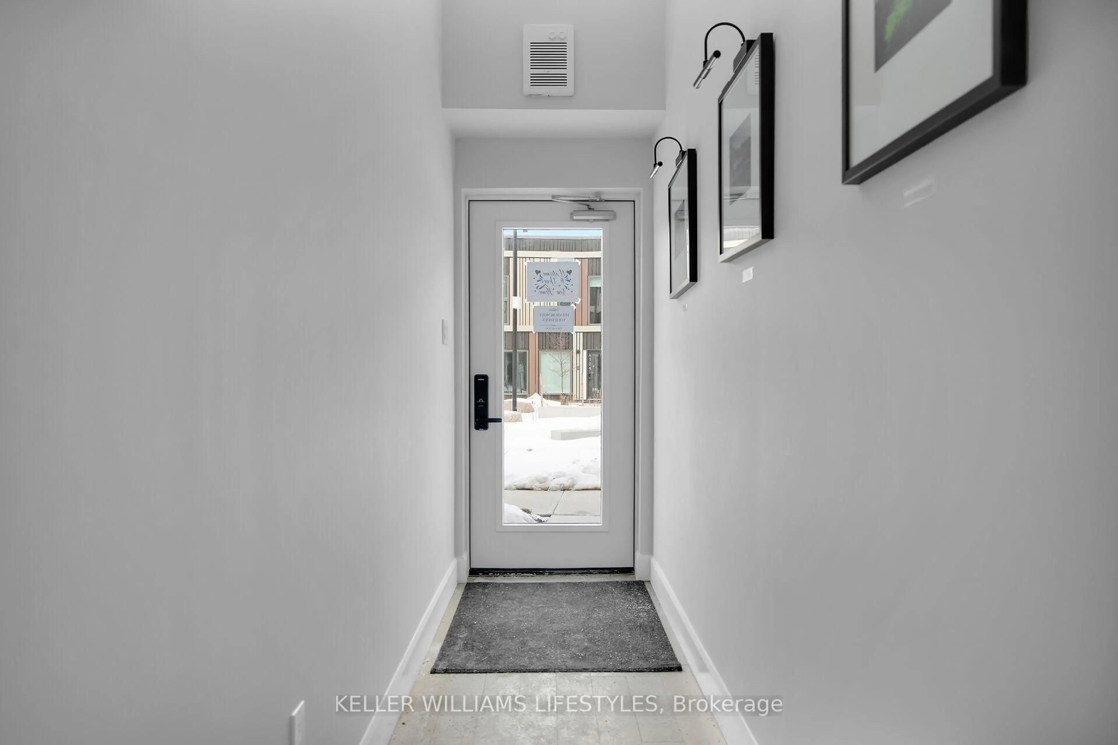 Indoor entryway for 2062 Lumen Dr #A120, London South Ontario N6K 0L3