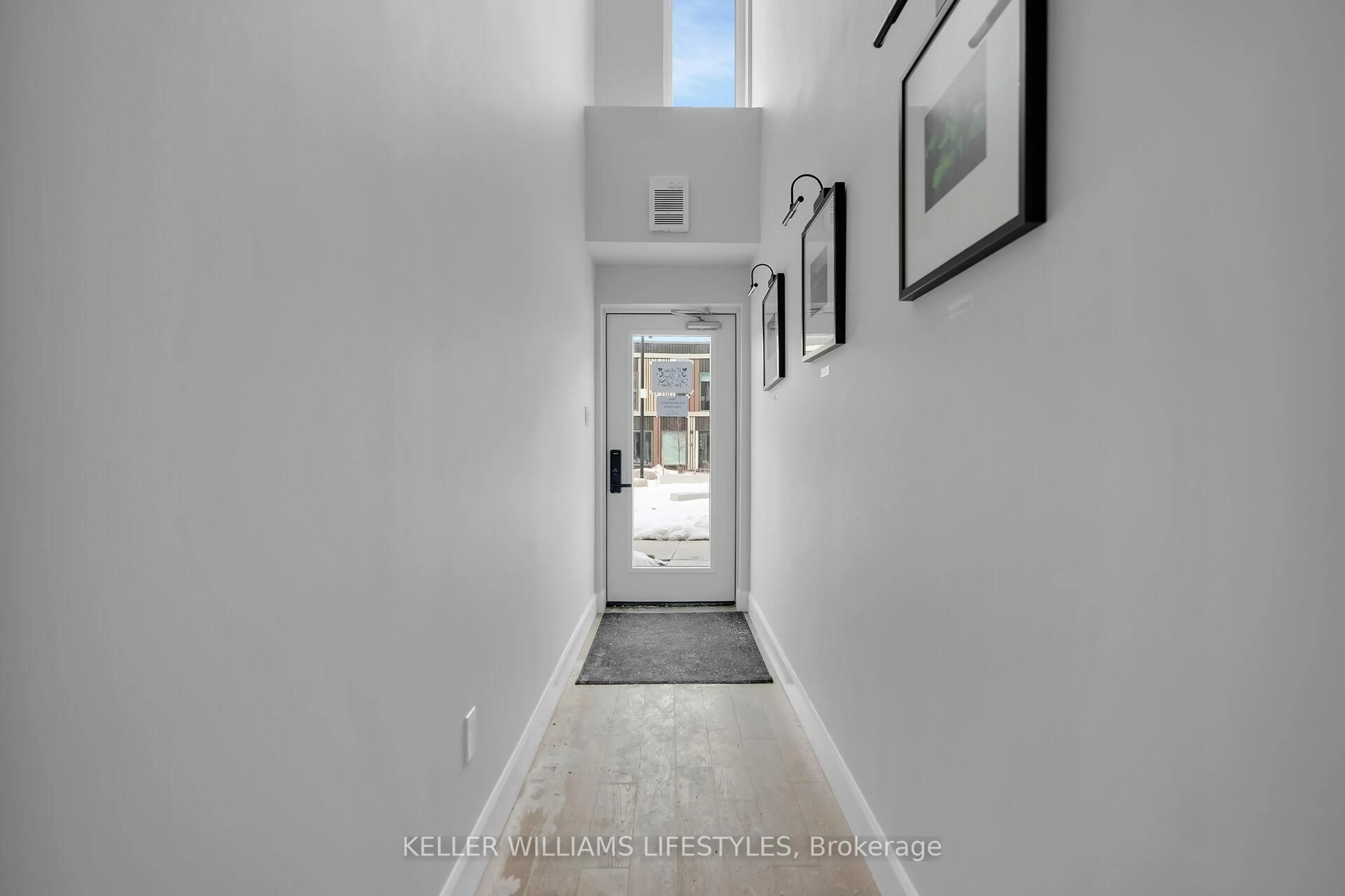 Indoor entryway for 2062 Lumen Dr #A120, London South Ontario N6K 0L3