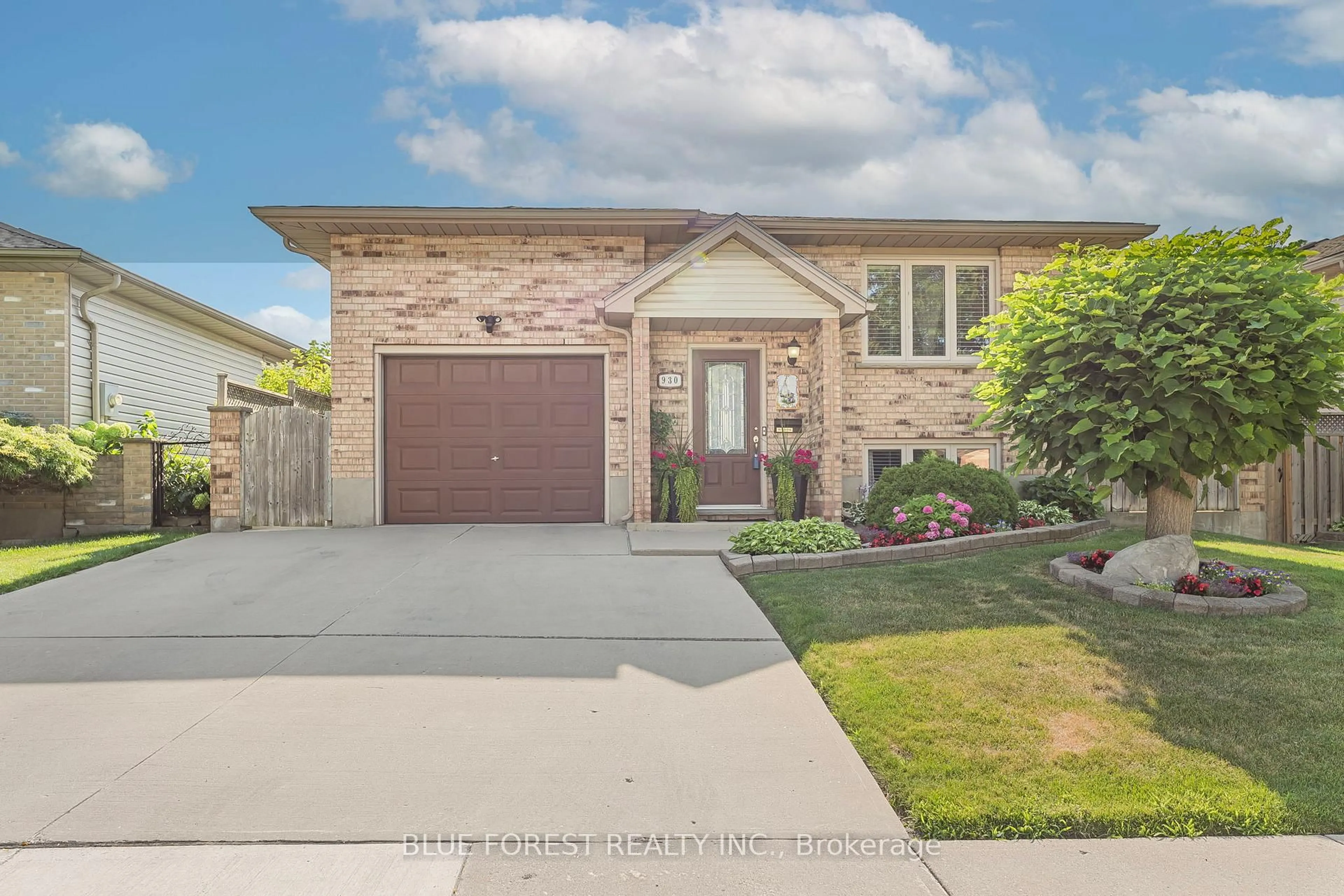 Home with brick exterior material, street for 930 Railton Ave, London East Ontario N5V 4V7