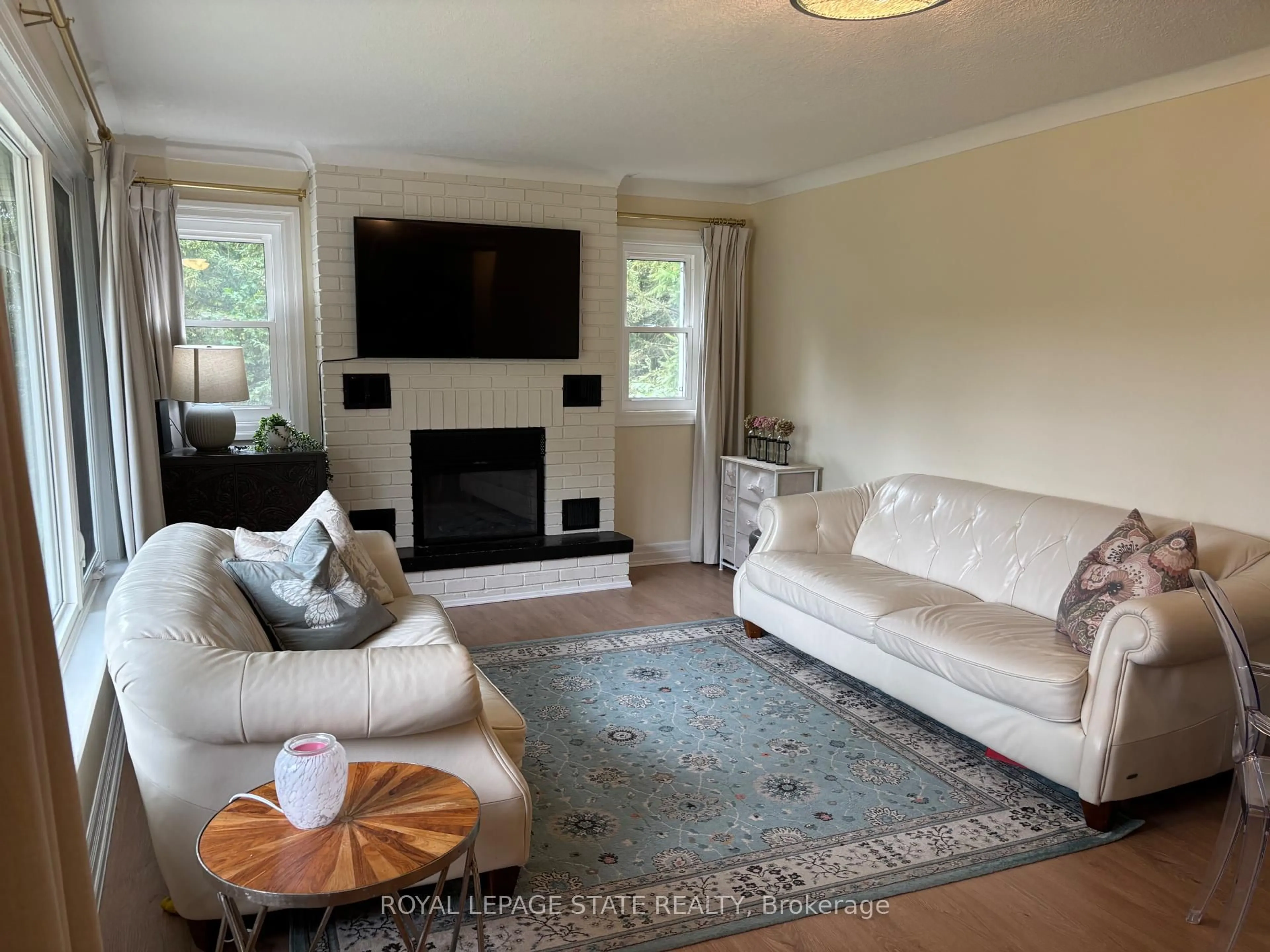 Living room with furniture, unknown for 104 Diltz Rd, Haldimand Ontario N1A 2V5