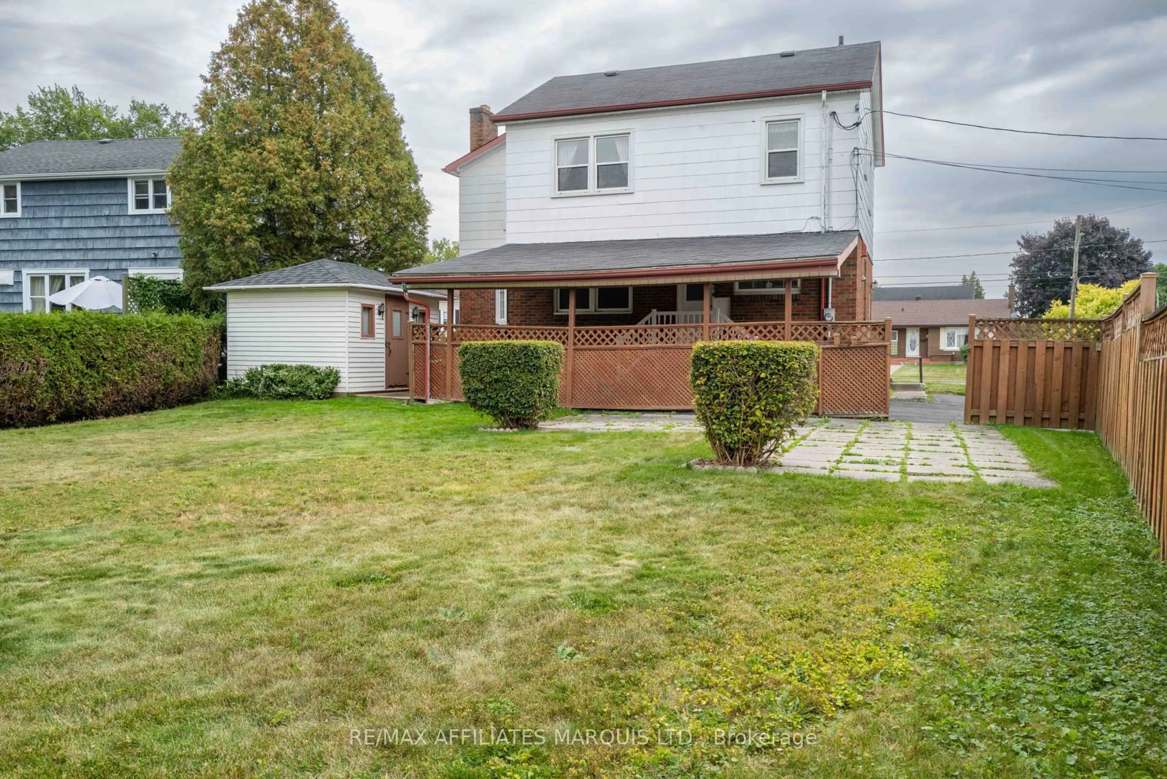 A pic from outside/outdoor area/front of a property/back of a property/a pic from drone, street for 601 Fourth St, Cornwall Ontario K6H 2K1