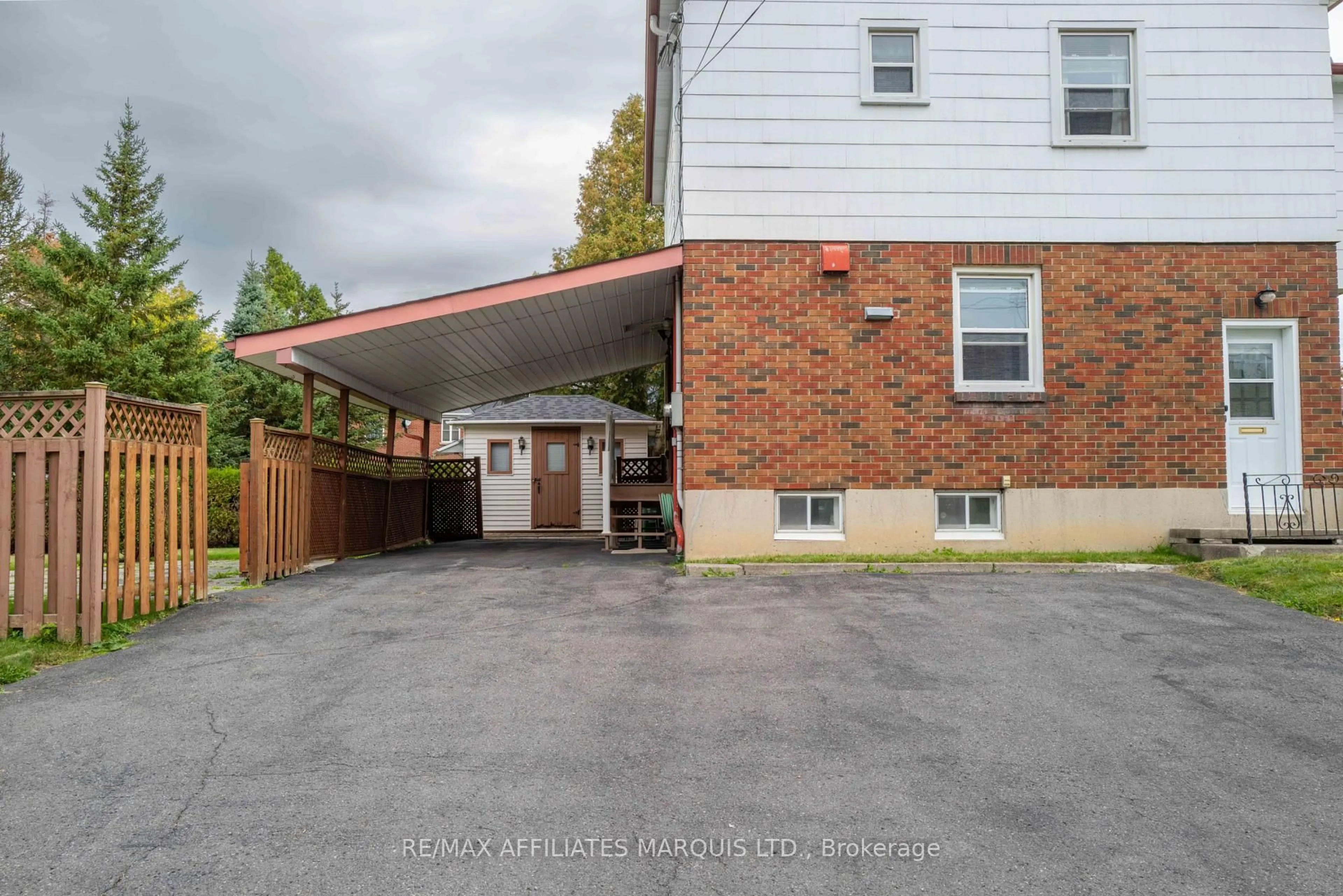 Patio, street for 601 Fourth St, Cornwall Ontario K6H 2K1