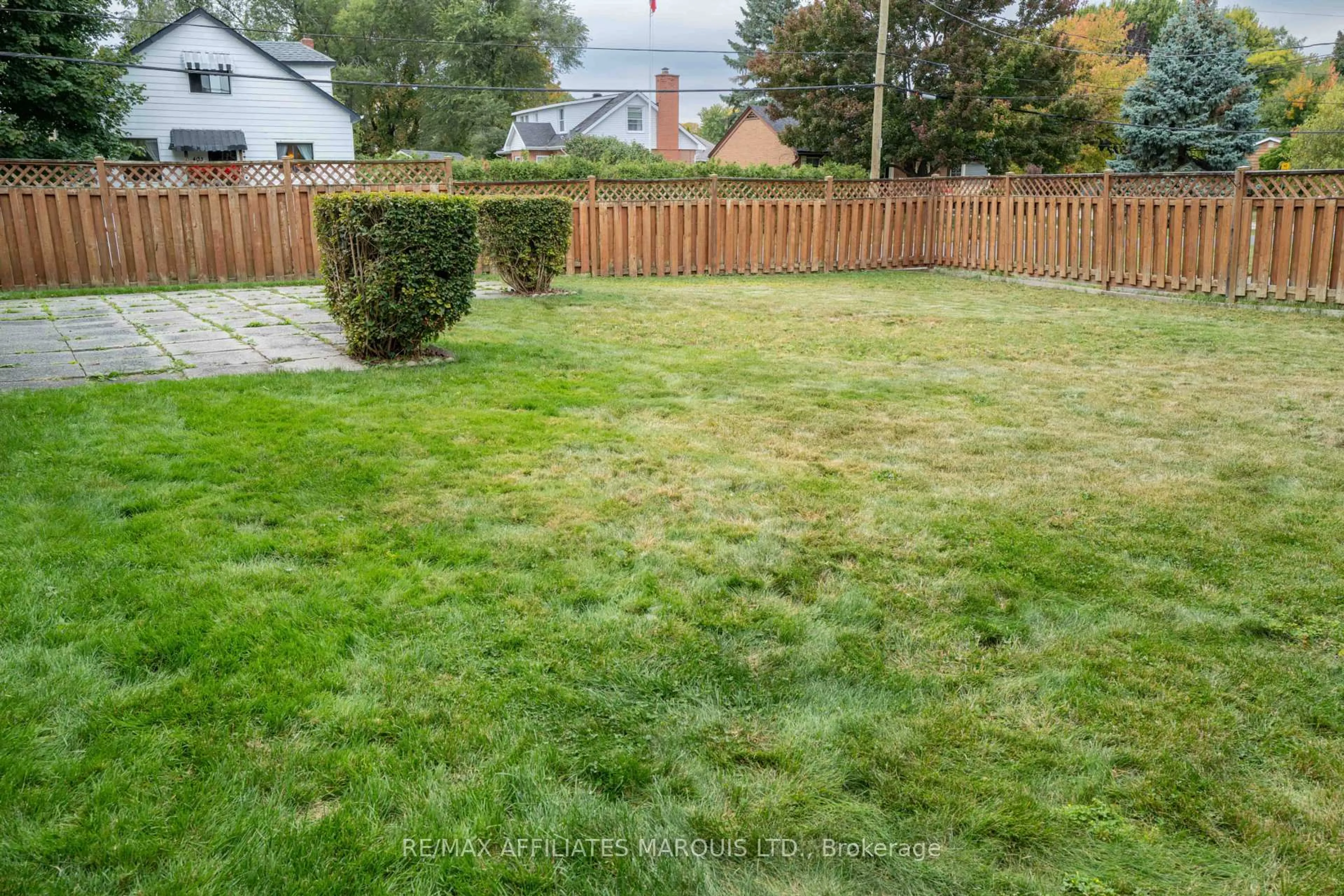 Patio, street for 601 Fourth St, Cornwall Ontario K6H 2K1