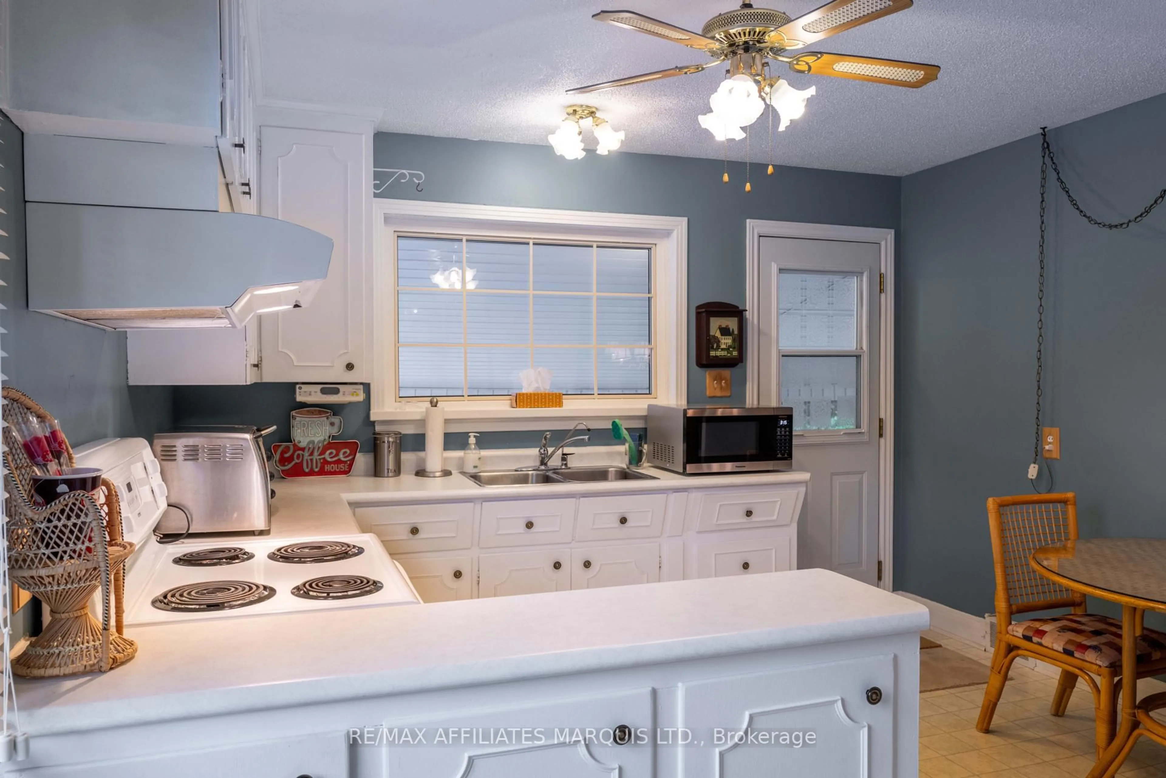 Standard kitchen, ceramic/tile floor for 601 Fourth St, Cornwall Ontario K6H 2K1