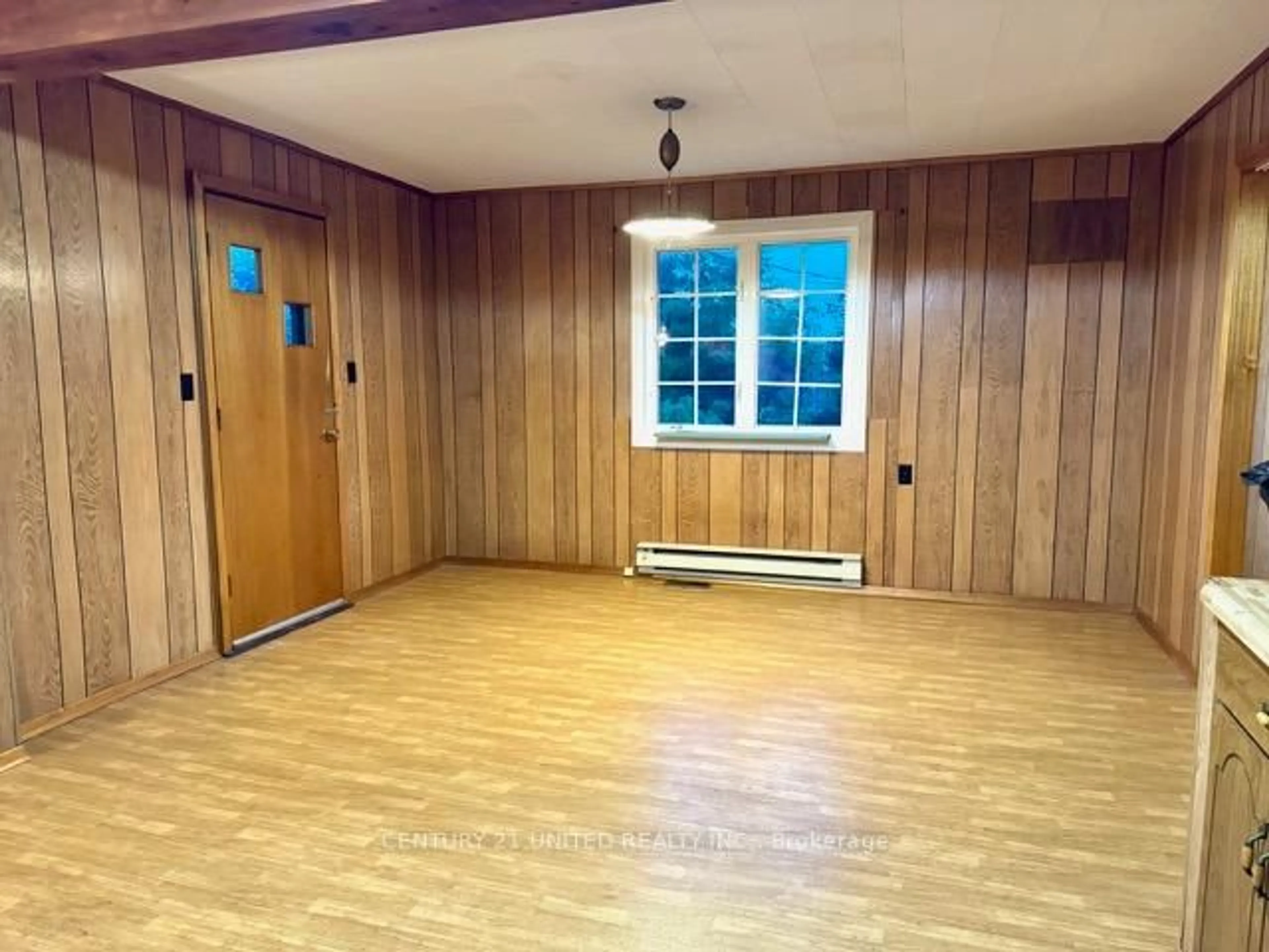 A pic of a room for 445 Bellevue St, Peterborough Ontario K9H 5G5