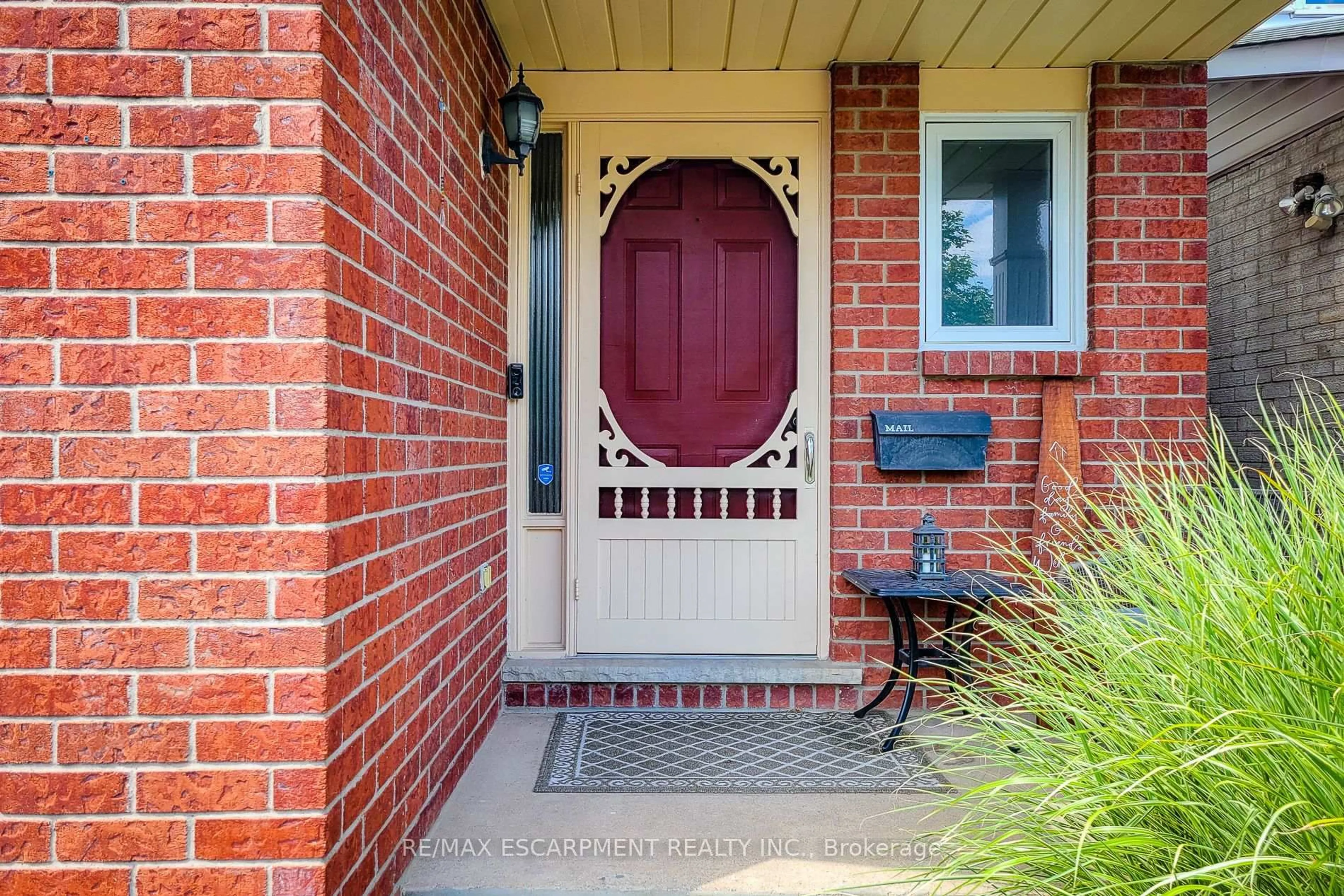 Home with brick exterior material, street for 76 Baxter Cres, Thorold Ontario L2V 4R6