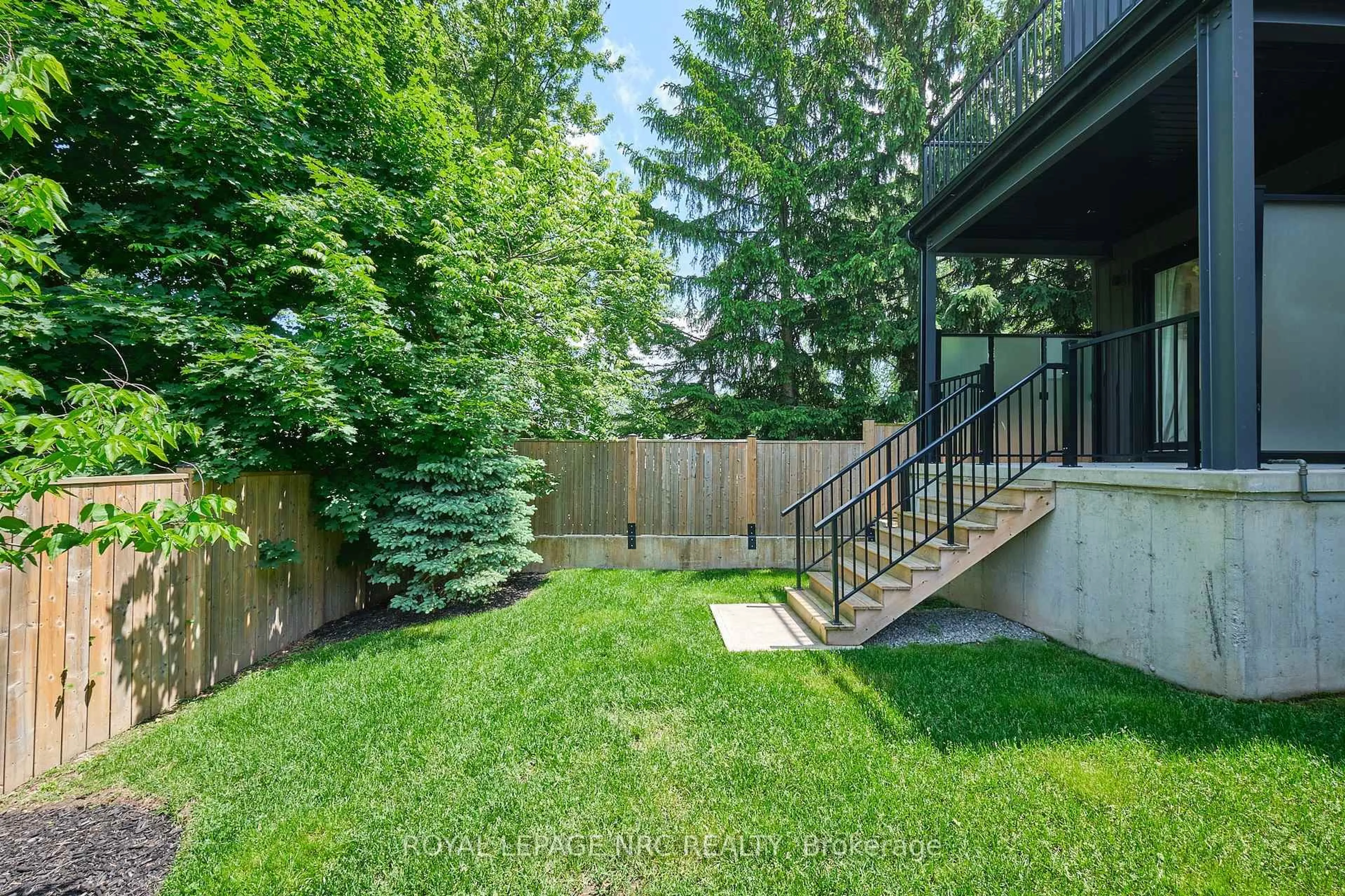 Patio, unknown for 1465 Station St #13, Pelham Ontario L0S 1E0