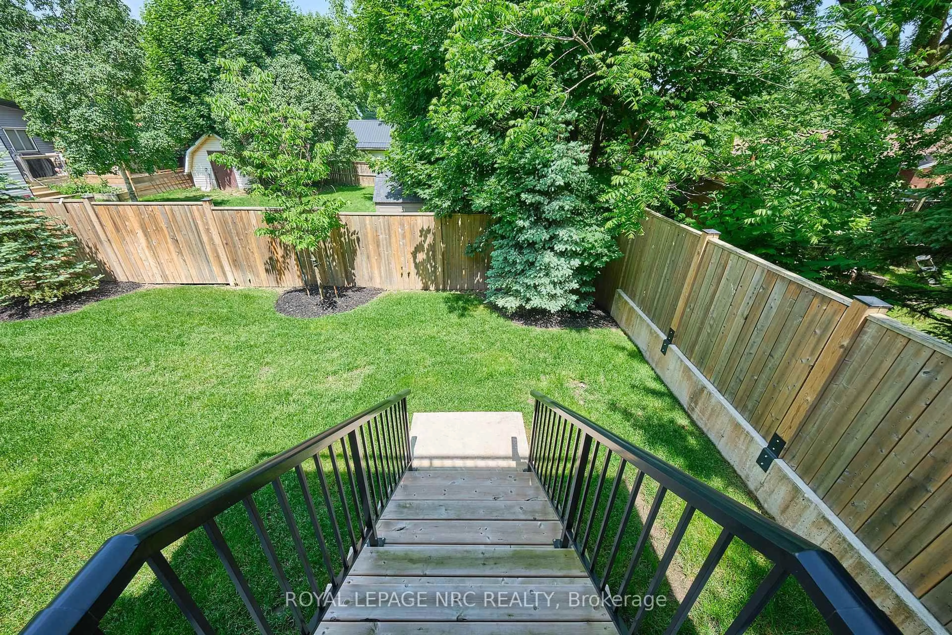 Patio, unknown for 1465 Station St #13, Pelham Ontario L0S 1E0