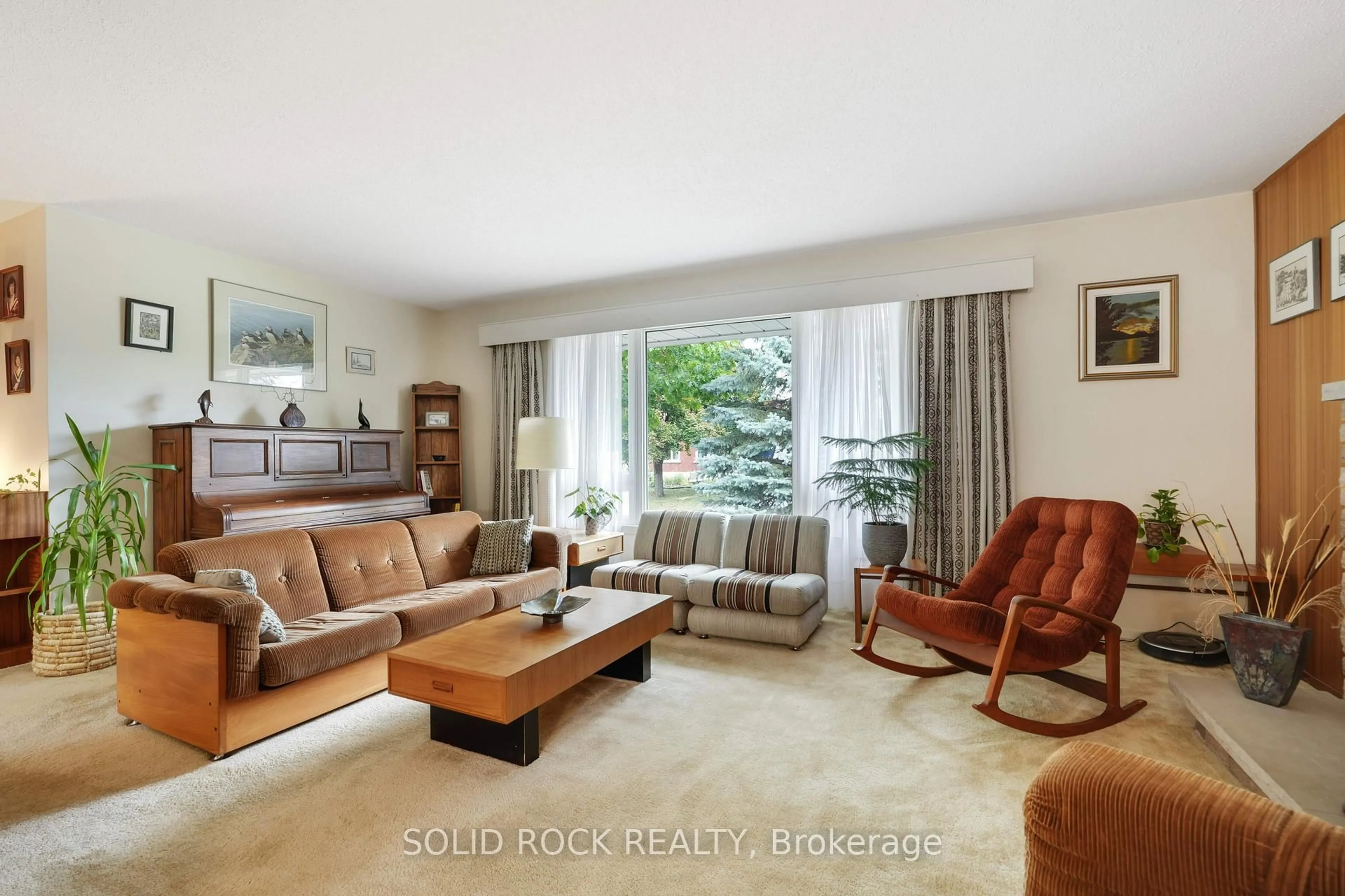 Living room with furniture, unknown for 1034 Riddell Ave, Ottawa Ontario K2C 2J7