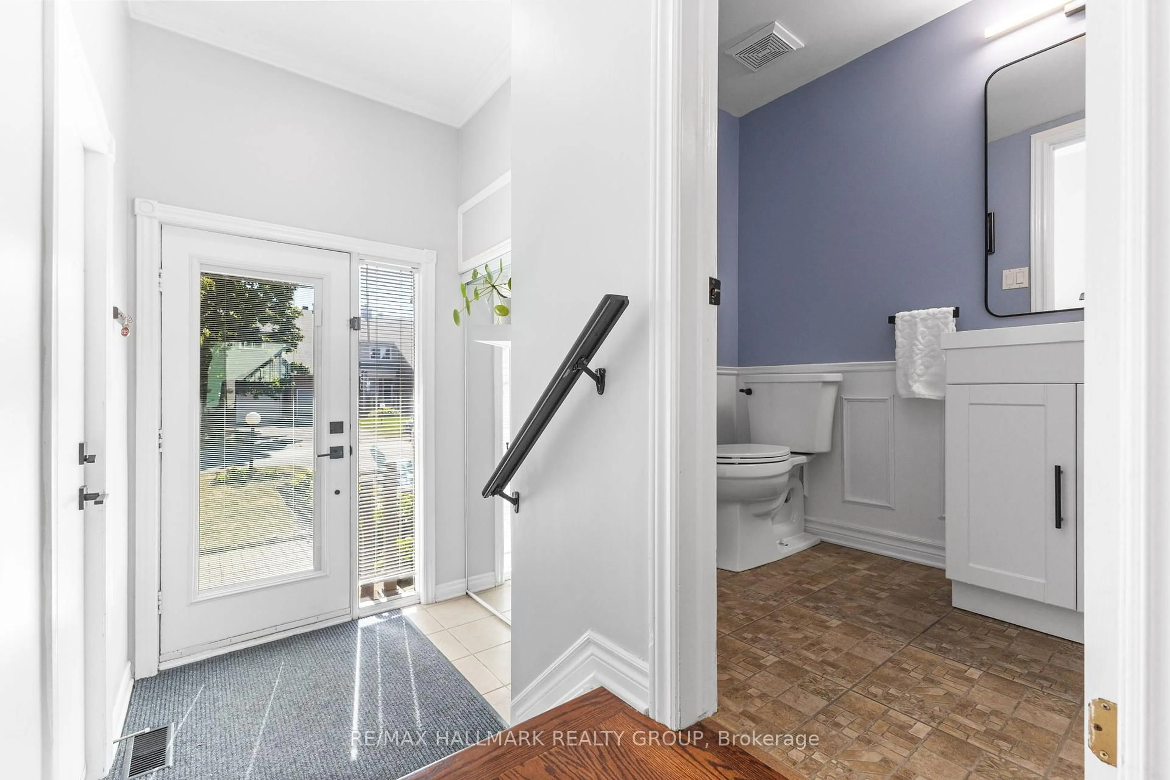 Indoor entryway for 66 Halley St, Barrhaven Ontario K2J 3R3