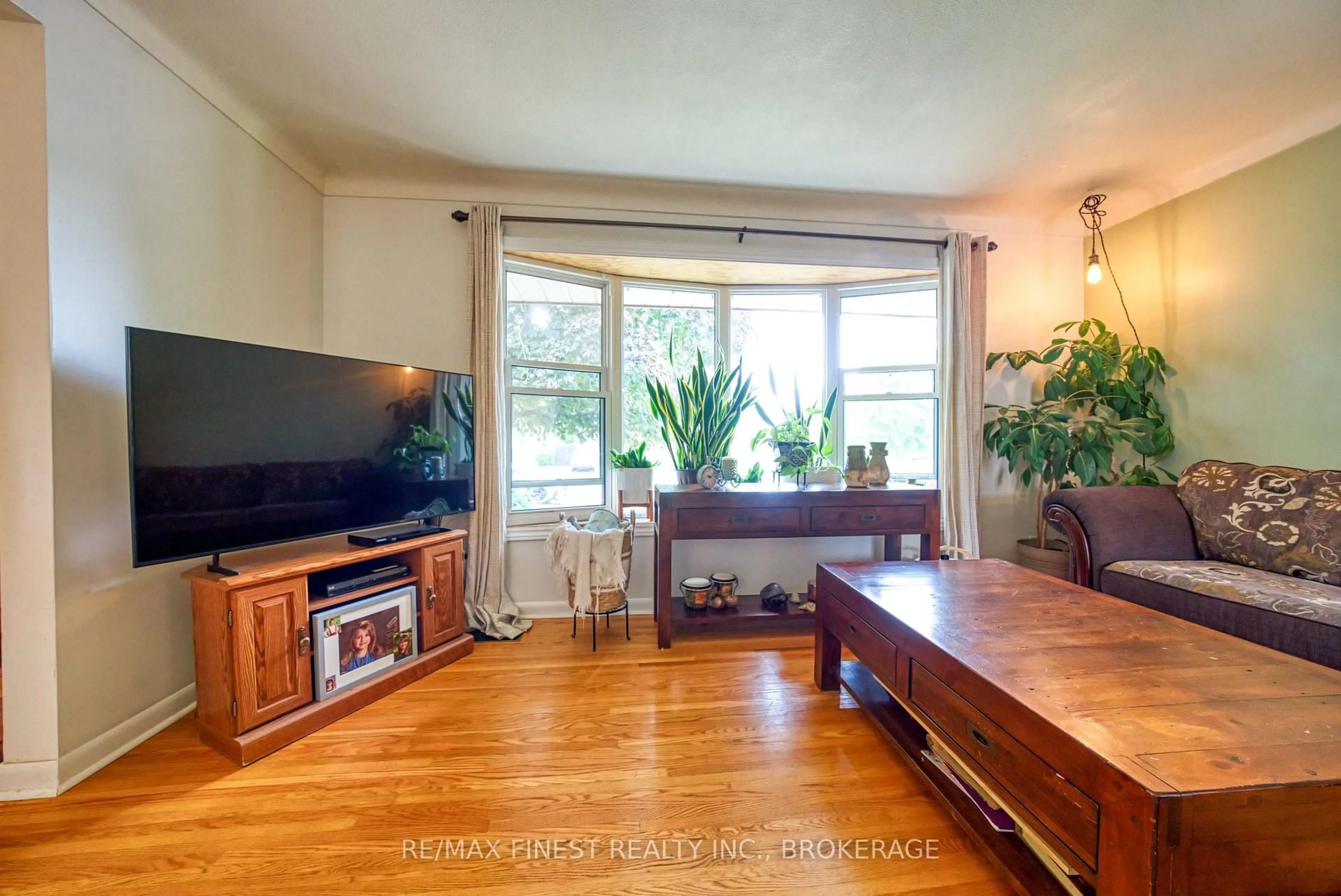Living room with furniture, wood/laminate floor for 107 Casterton Ave, Kingston Ontario K7M 1R9