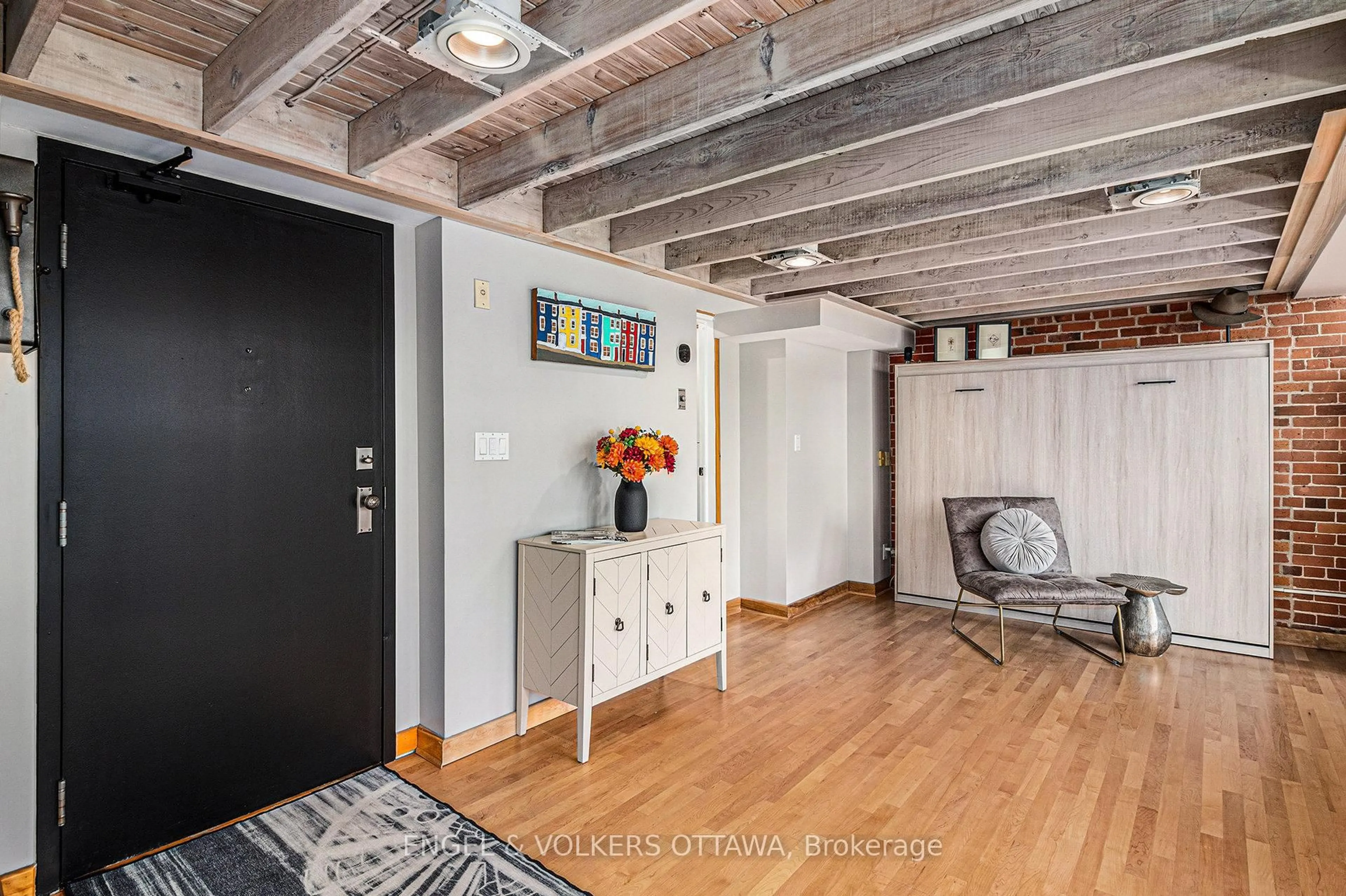 Indoor entryway for 24 Springfield Rd #203, Ottawa Ontario K1M 1C9