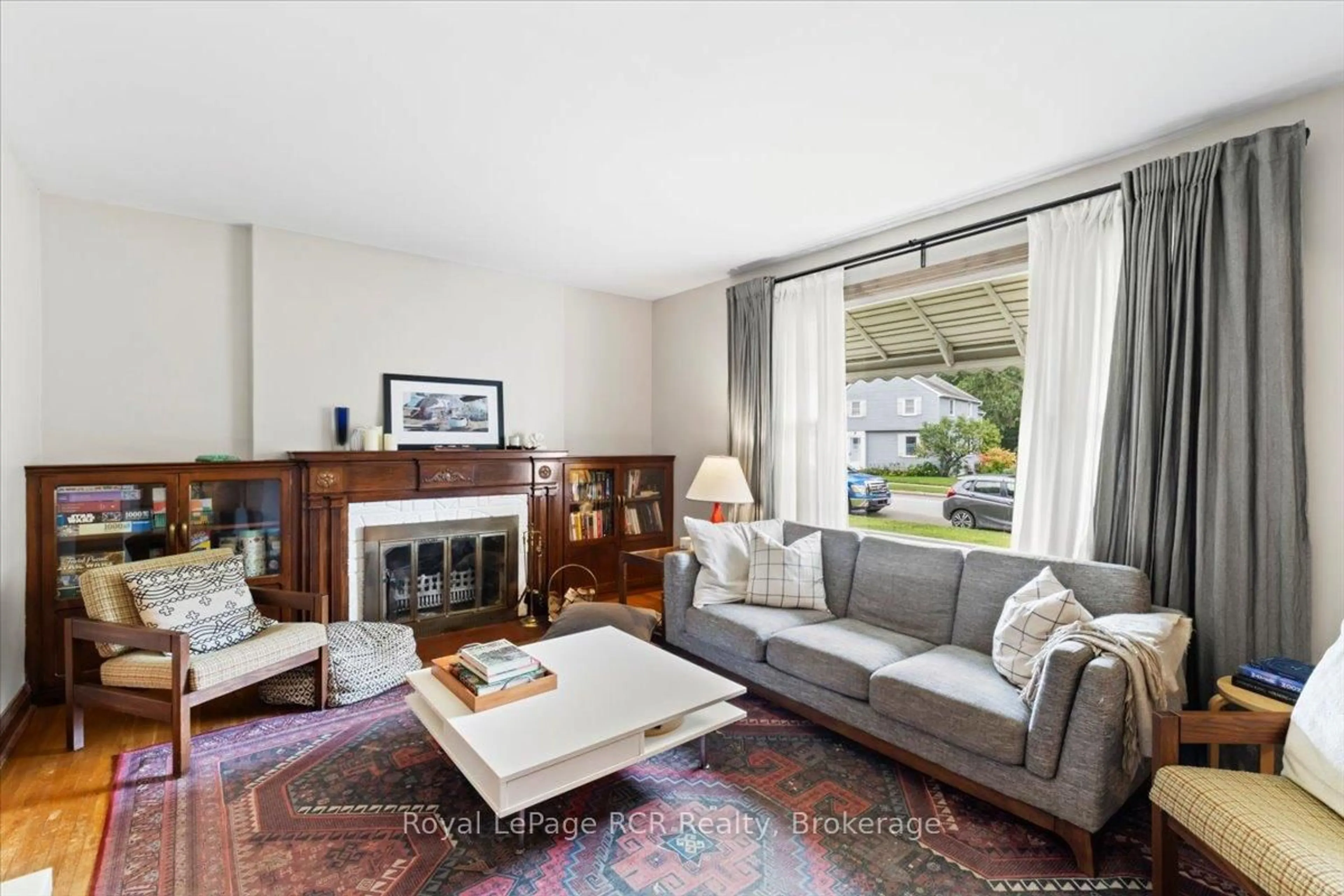 Living room with furniture, unknown for 76 7th St, Hanover Ontario N4N 1G4