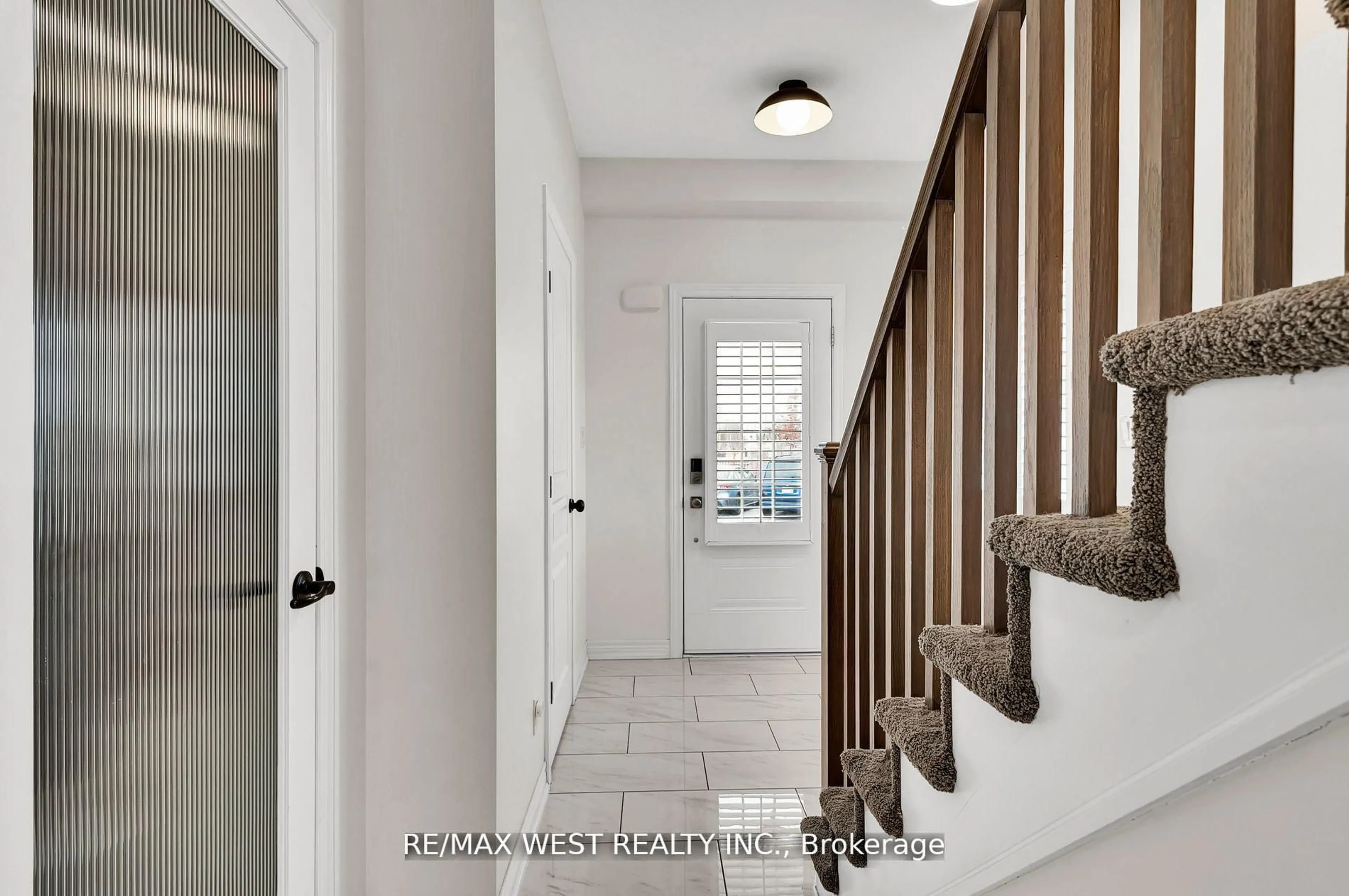 Indoor entryway for 15 Severino Circ, West Lincoln Ontario L0R 2A0