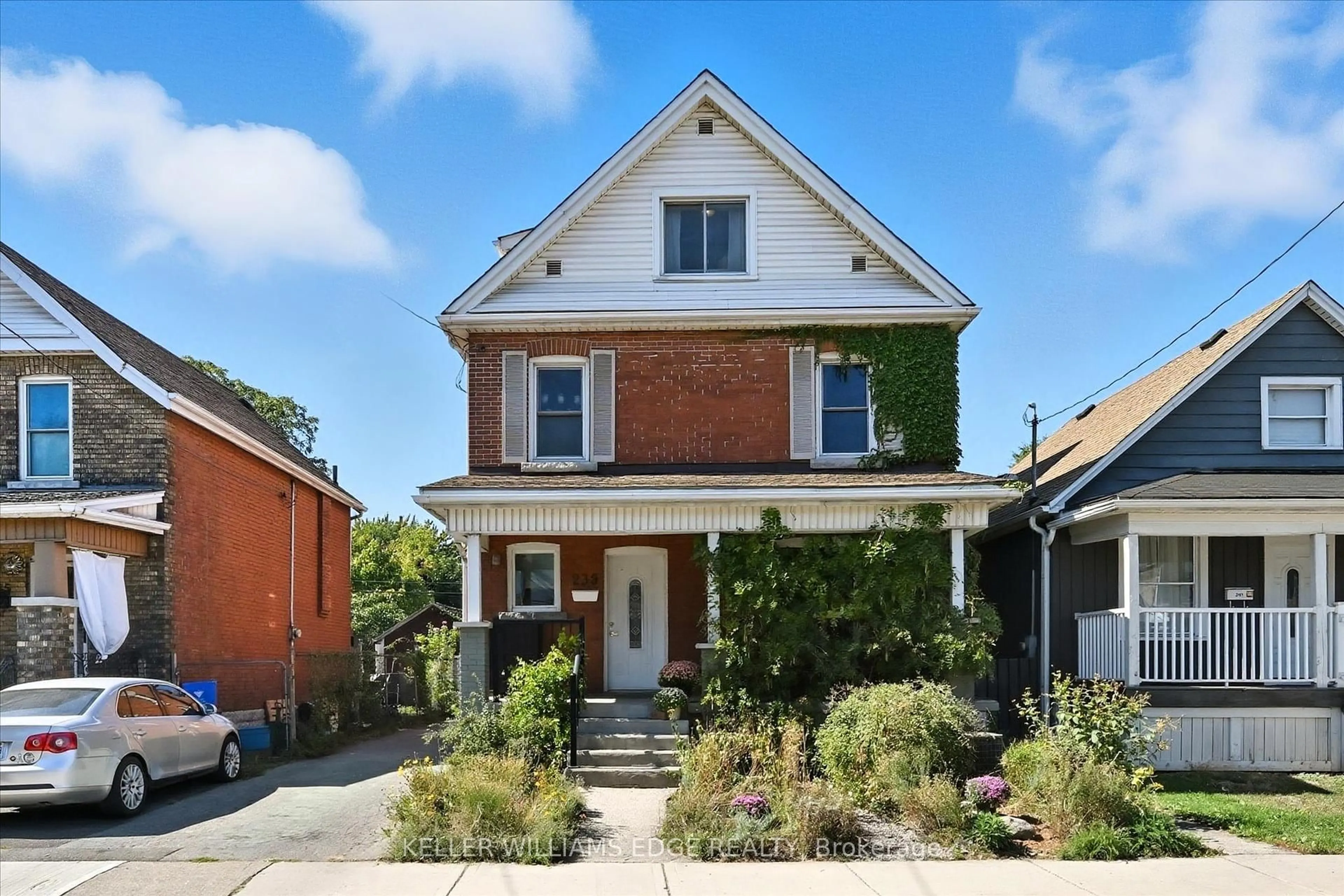 Home with brick exterior material, street for 239 Rosslyn Ave, Hamilton Ontario L8L 7P9