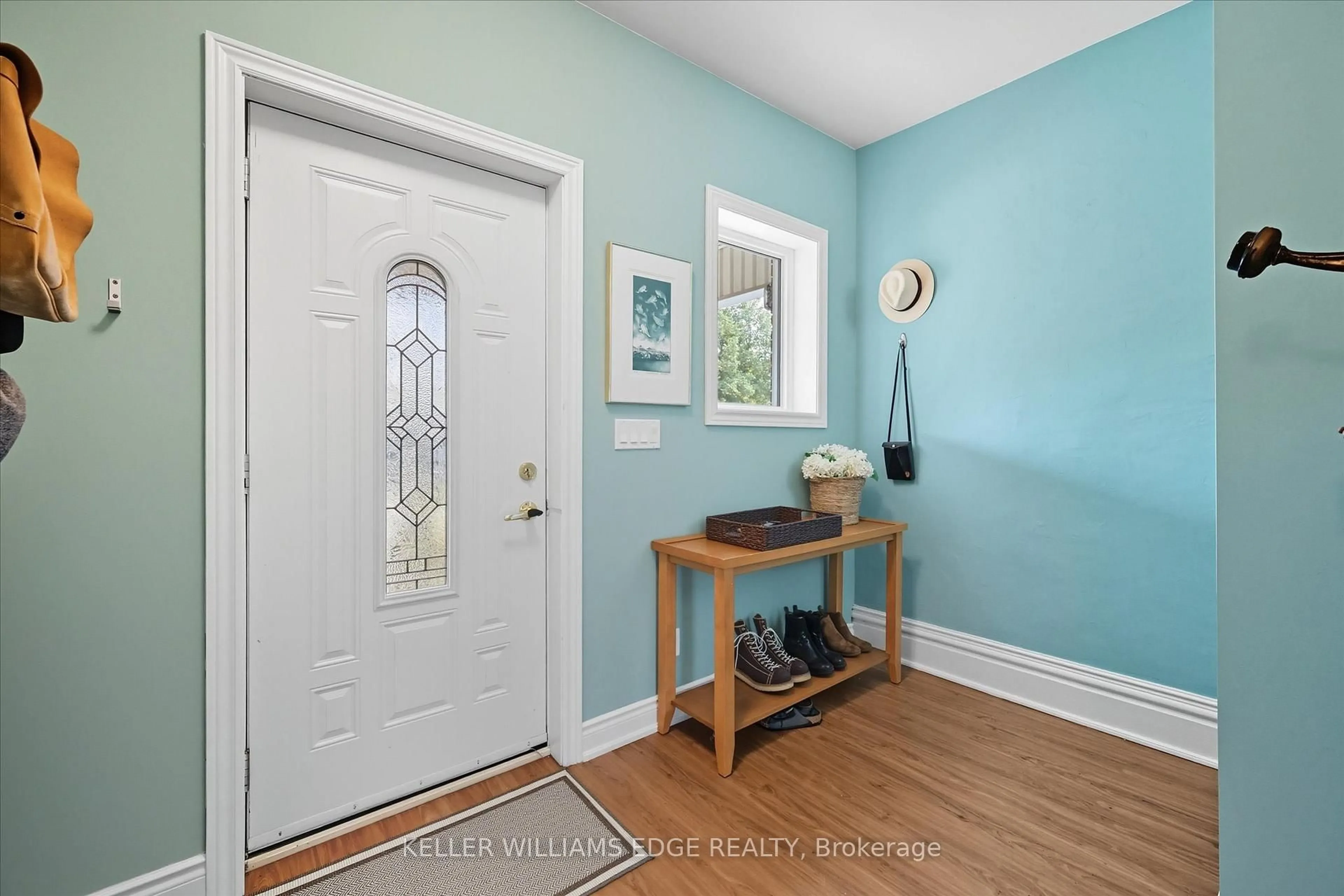 Indoor entryway for 239 Rosslyn Ave, Hamilton Ontario L8L 7P9