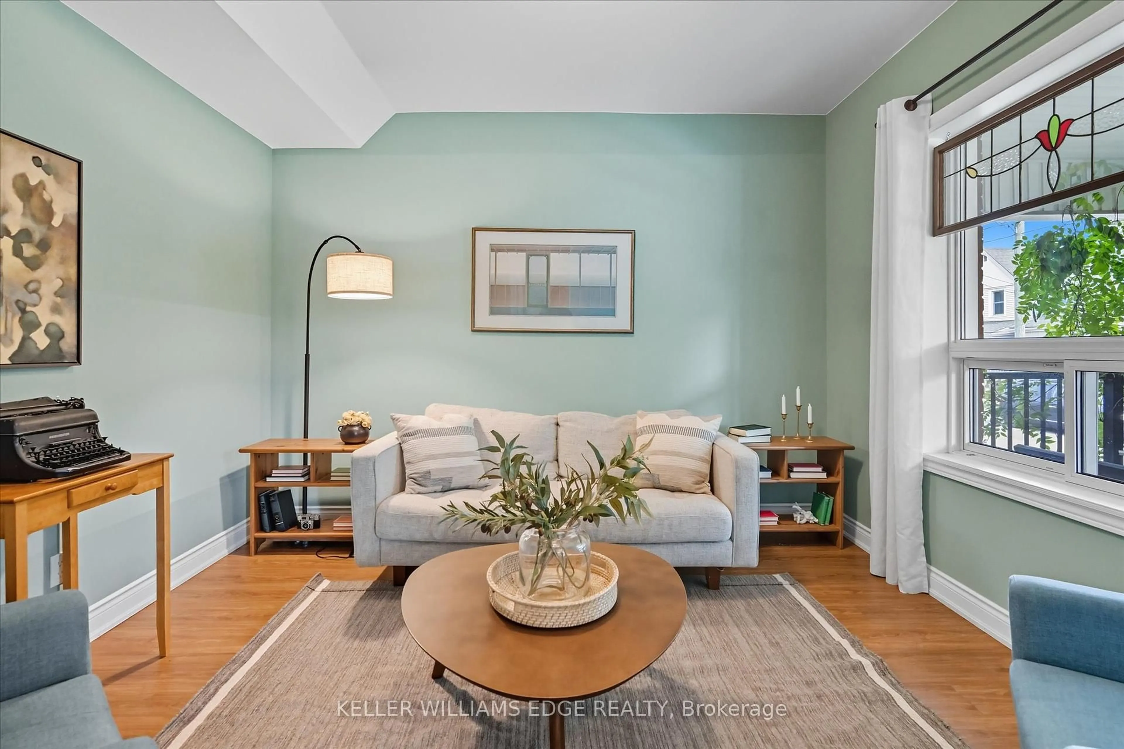 Living room with furniture, unknown for 239 Rosslyn Ave, Hamilton Ontario L8L 7P9