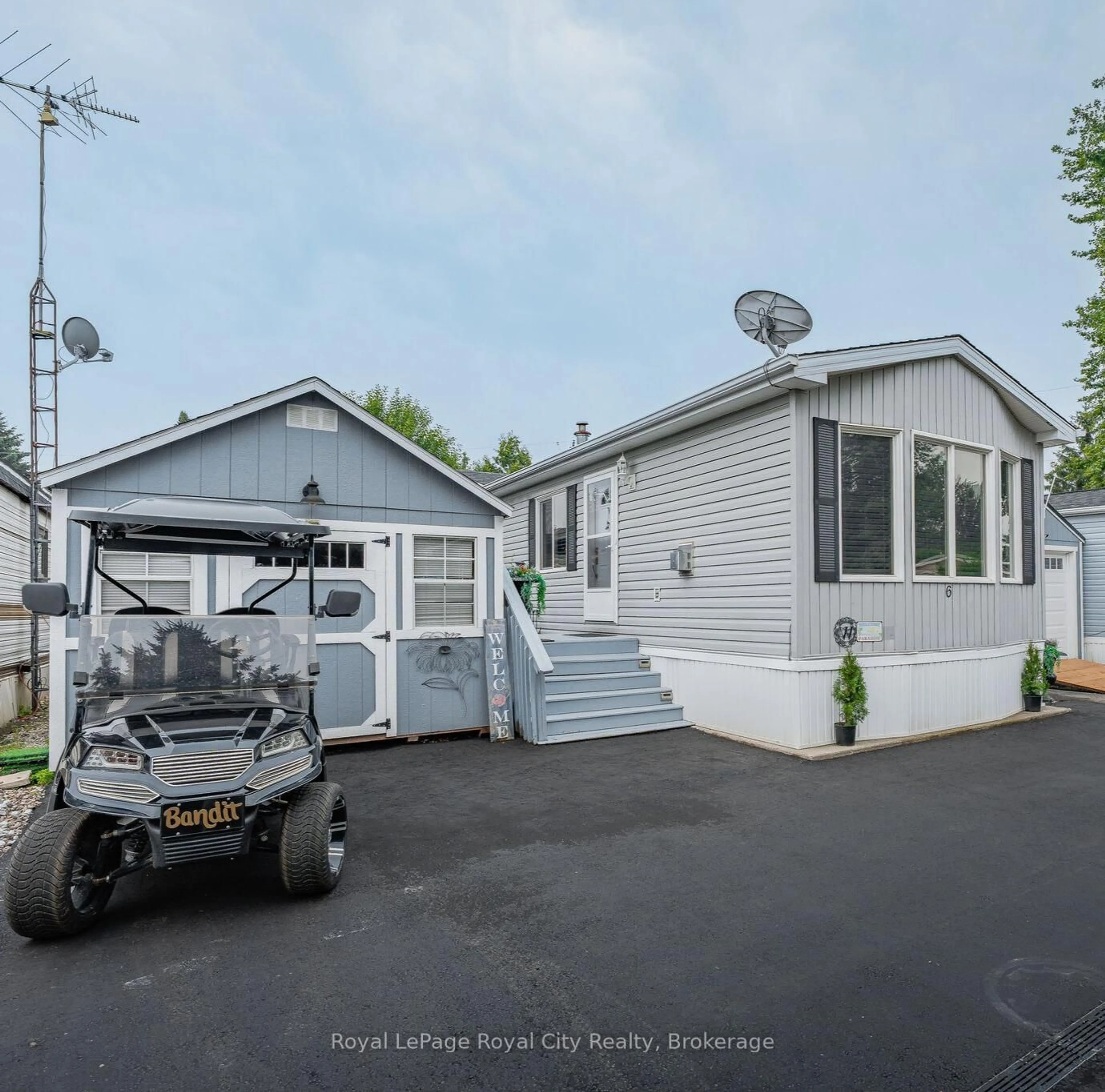 Home with vinyl exterior material, street for 6 WATER (PVT) St, Puslinch Ontario N1H 6H9
