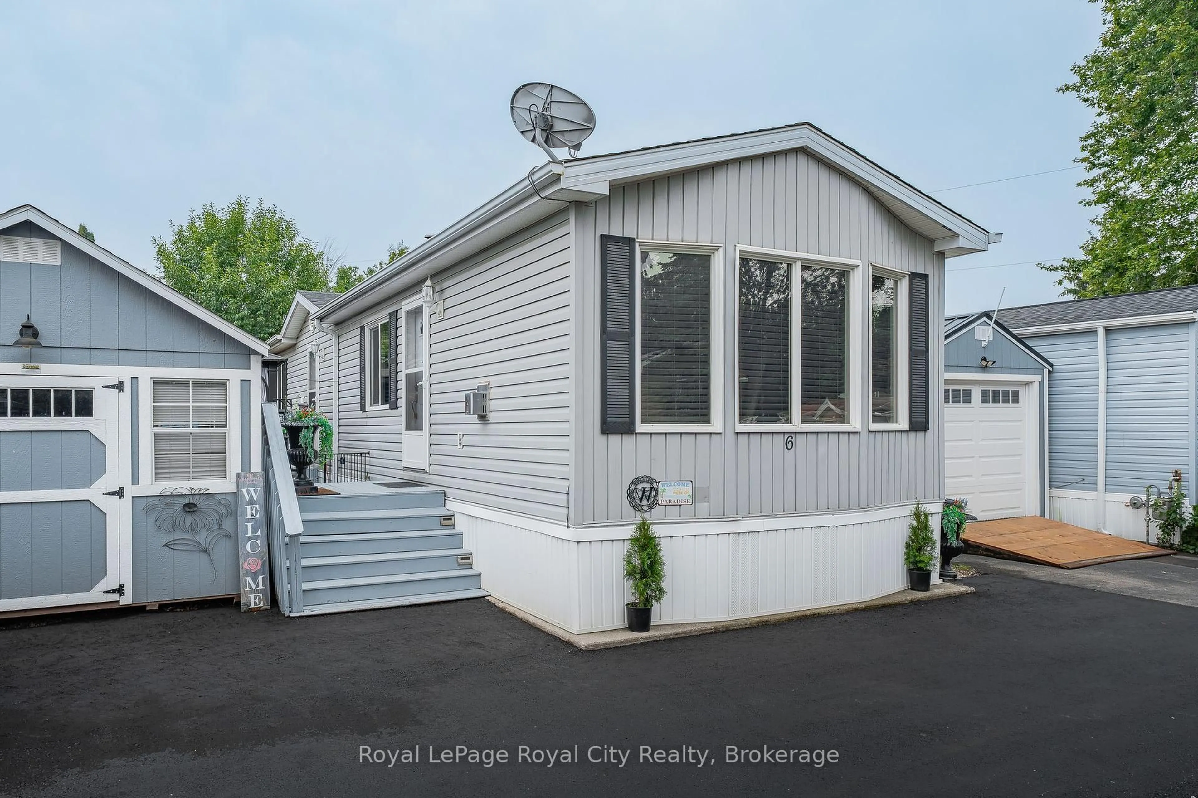 Home with vinyl exterior material, street for 6 WATER (PVT) St, Puslinch Ontario N1H 6H9