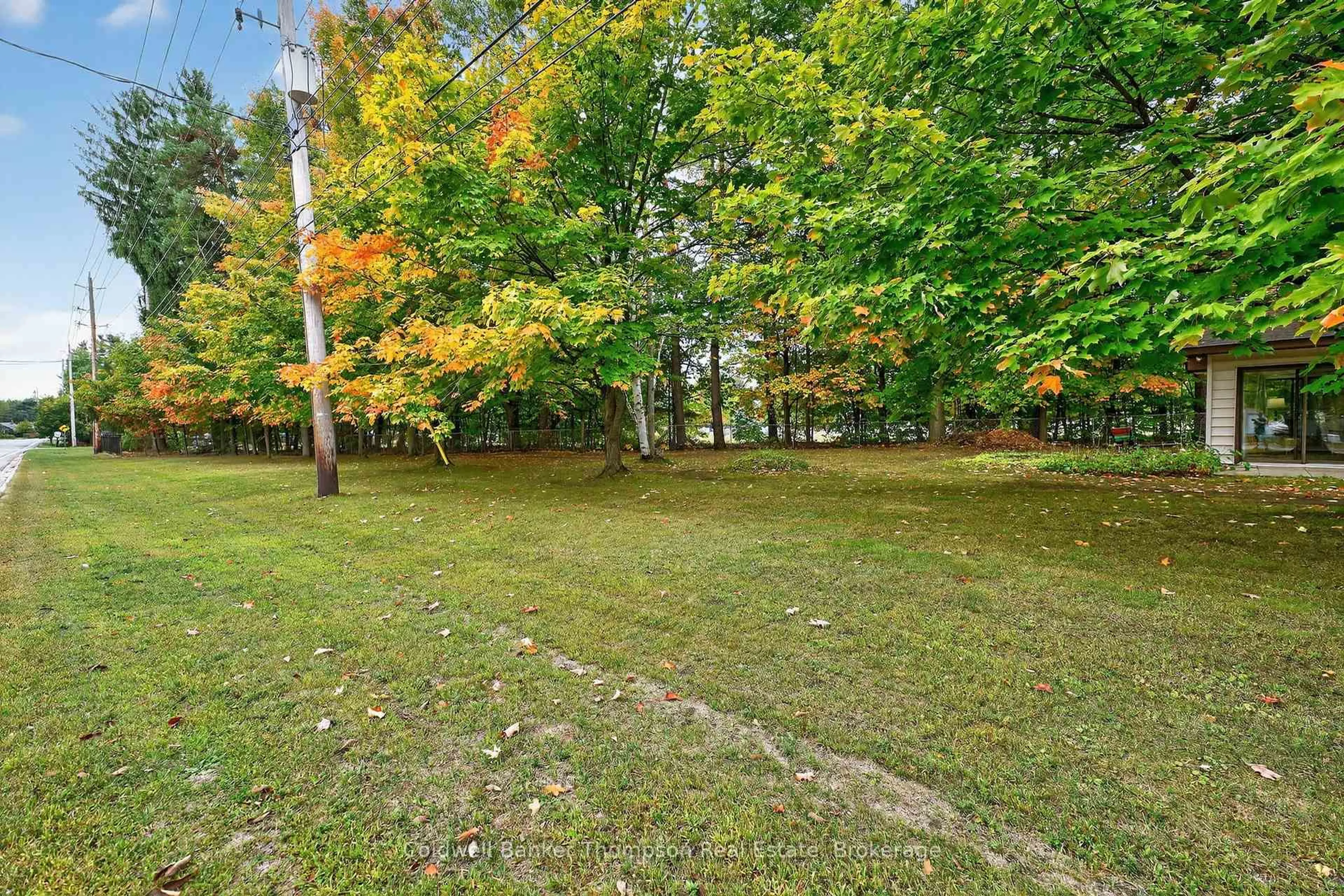 A pic from outside/outdoor area/front of a property/back of a property/a pic from drone, forest/trees view for 315 Muskoka Beach Rd, Gravenhurst Ontario P1P 1M7