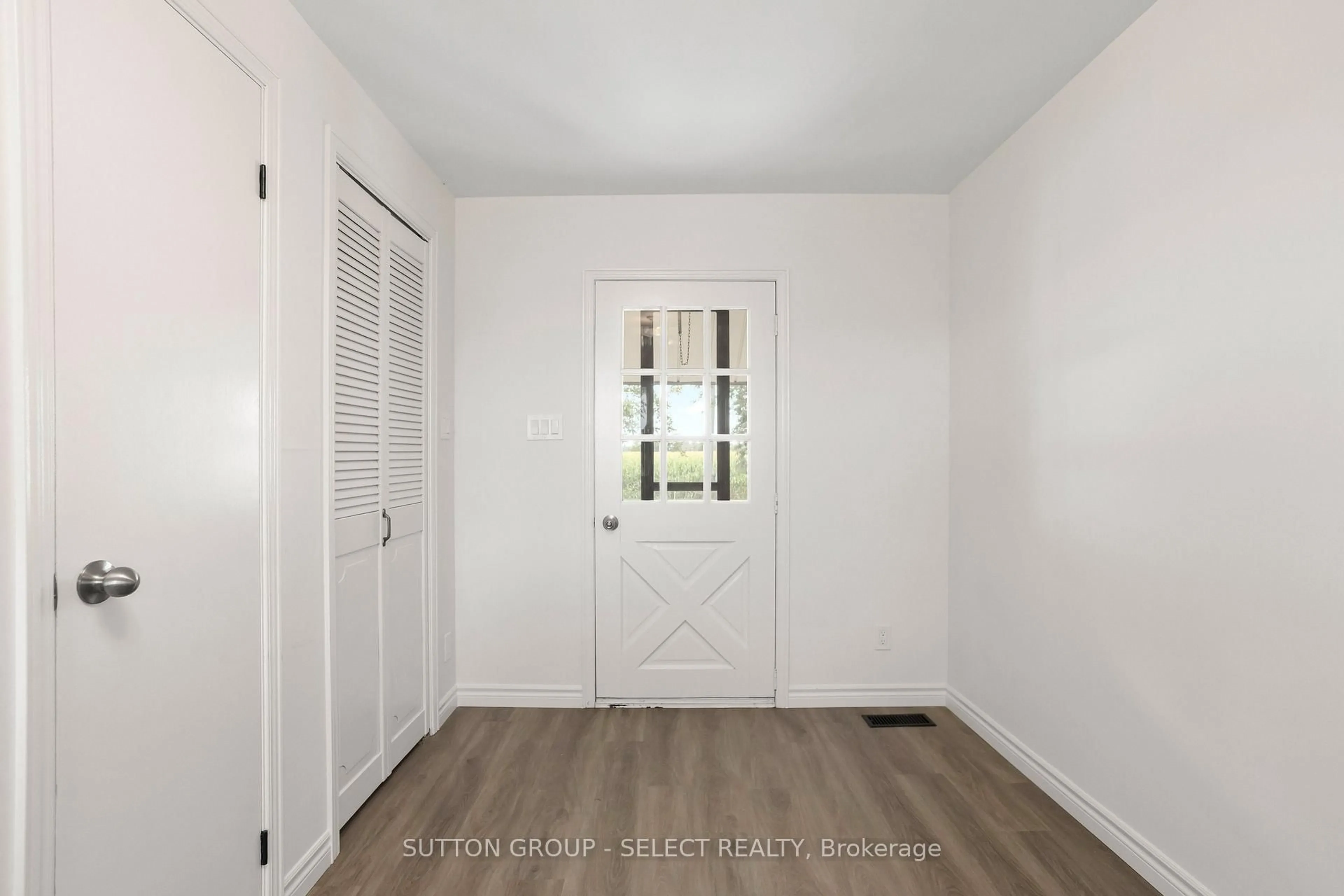 Indoor entryway for 71479 Babylon Line, Bluewater Ontario N0M 2T0