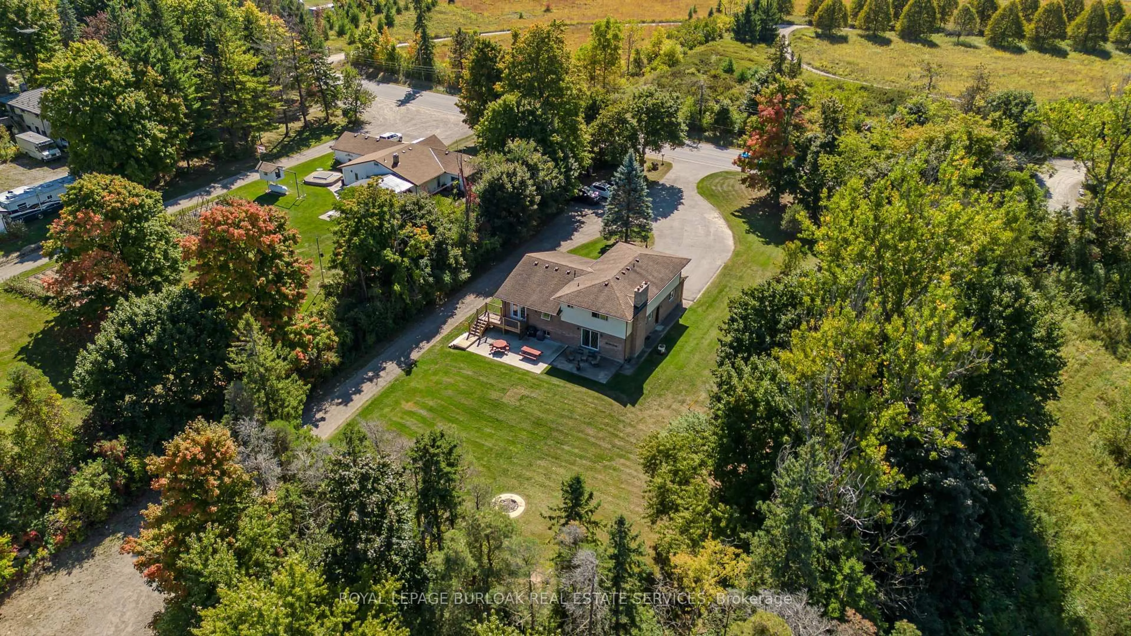 A pic from outside/outdoor area/front of a property/back of a property/a pic from drone, street for 4871 Wellington Road 29, Guelph/Eramosa Ontario N1H 6H8