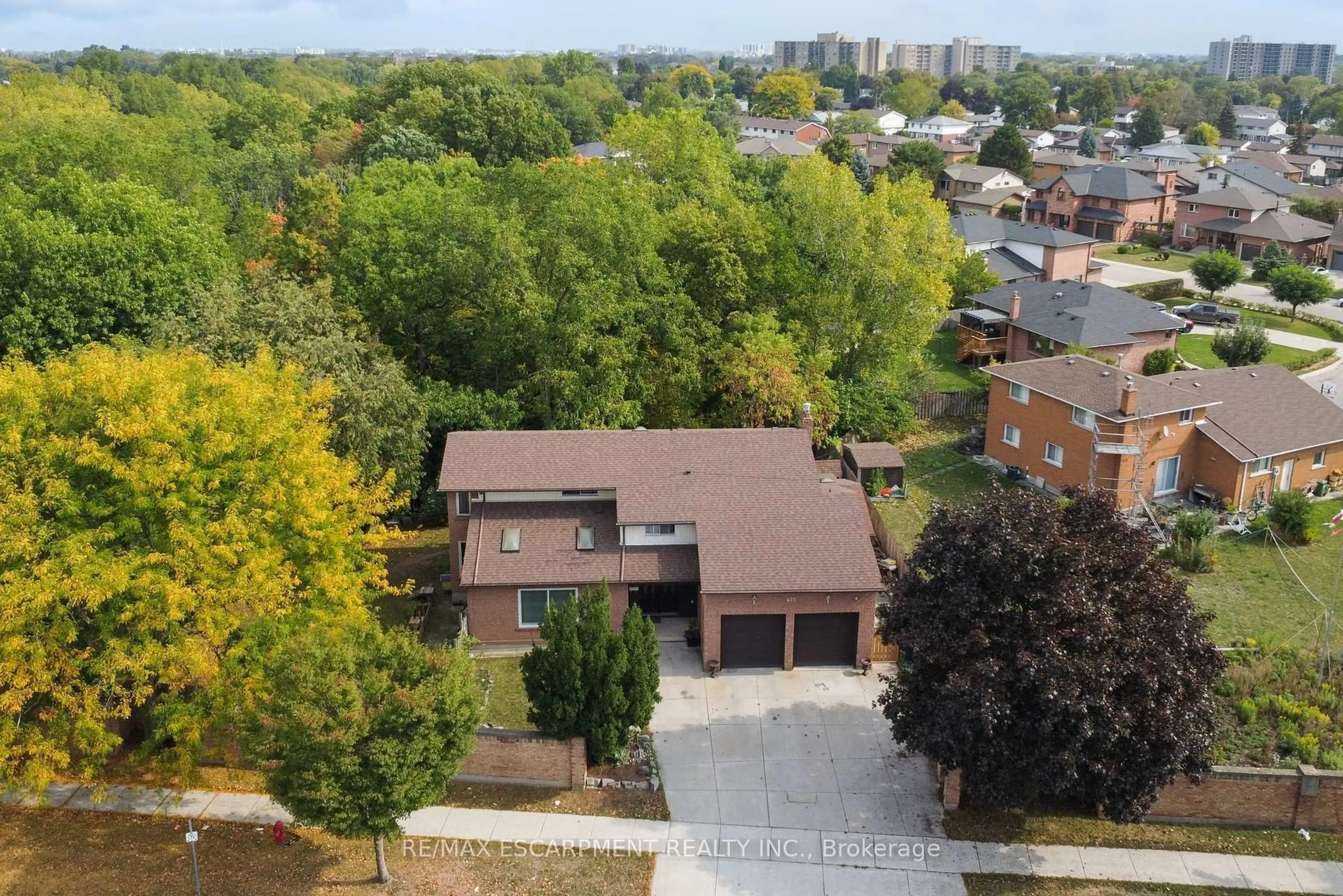 A pic from outside/outdoor area/front of a property/back of a property/a pic from drone, city buildings view from balcony for 425 Greenhill Ave, Hamilton Ontario L8K 6P5