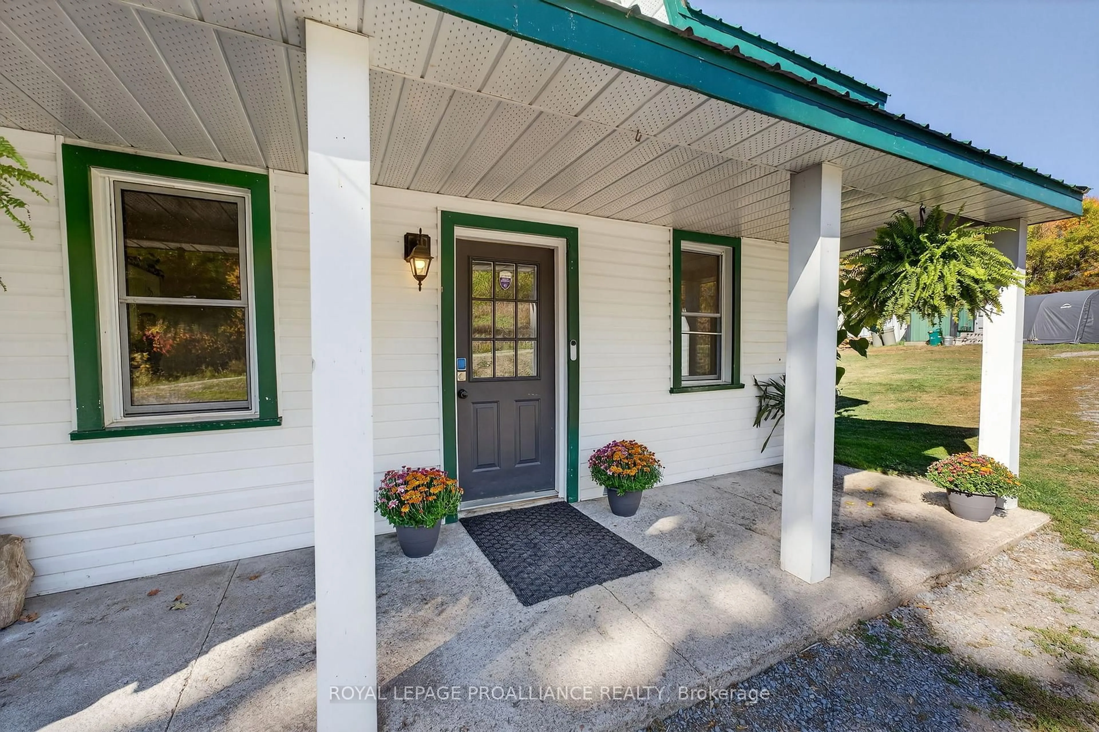 Indoor entryway for 1103 Cronk Rd, Parham Ontario K0H 2K0
