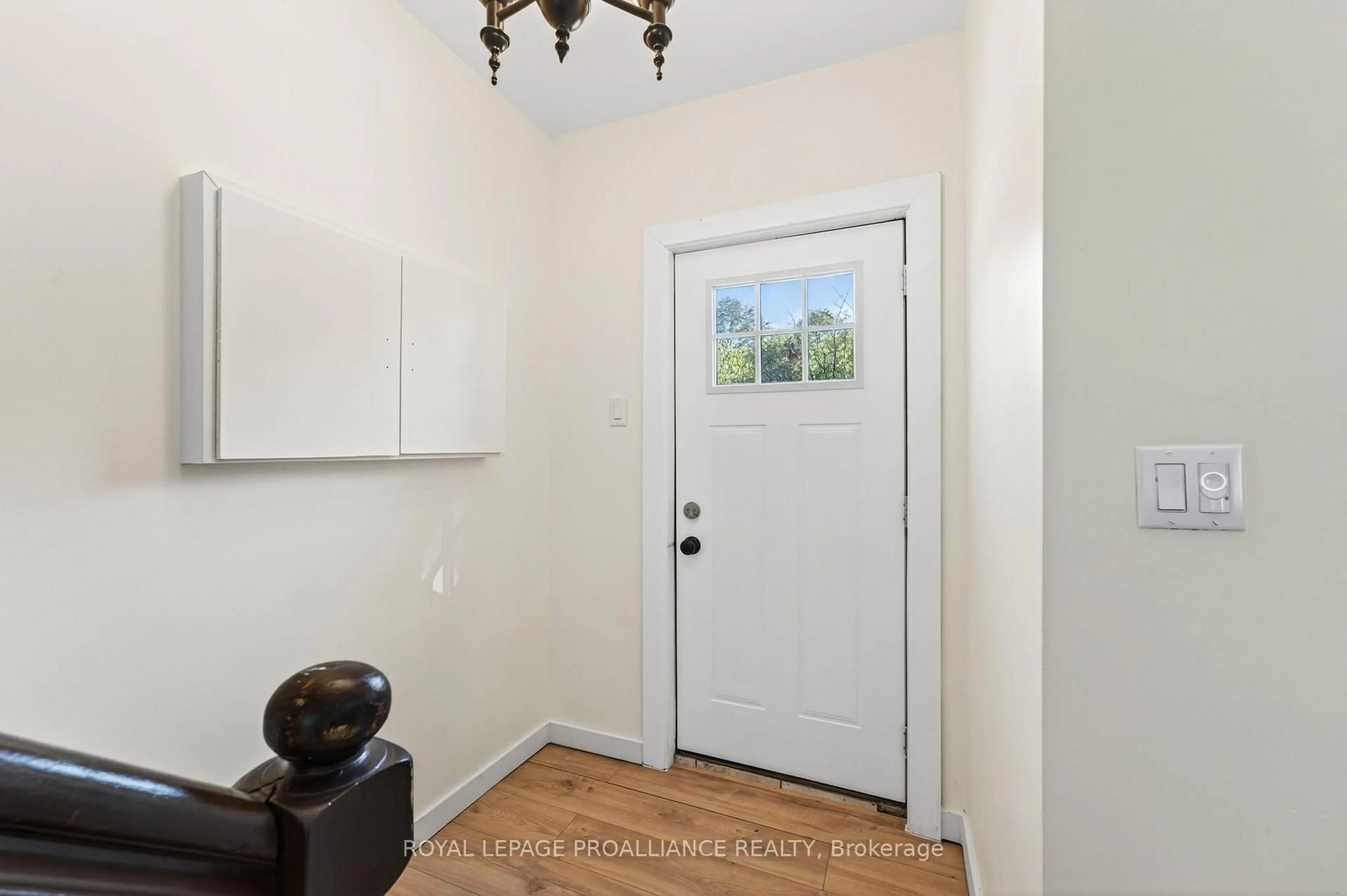 Indoor entryway for 1103 Cronk Rd, Parham Ontario K0H 2K0