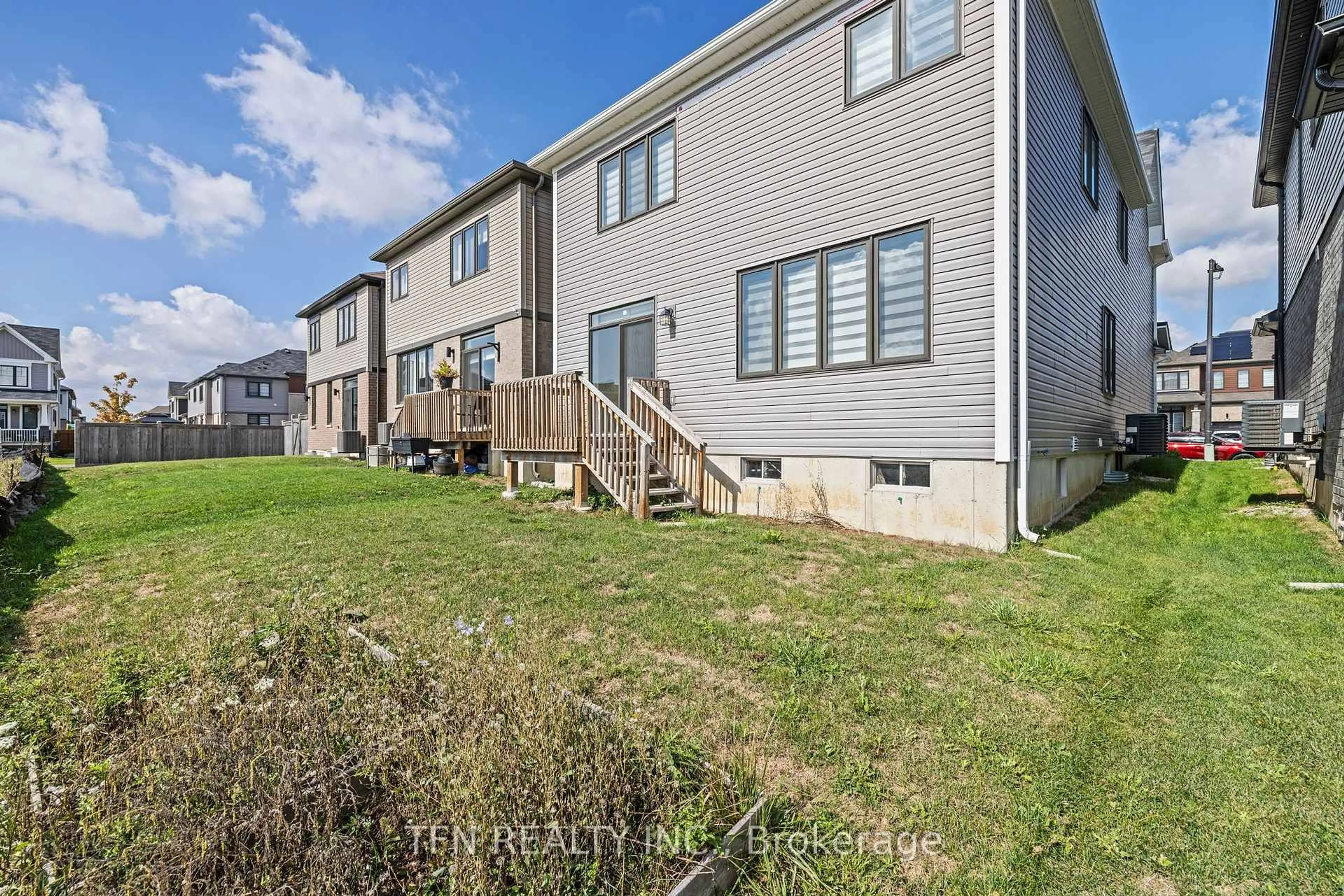 A pic from outside/outdoor area/front of a property/back of a property/a pic from drone, street for 19 Rainbow Dr, Haldimand Ontario N3W 0E6