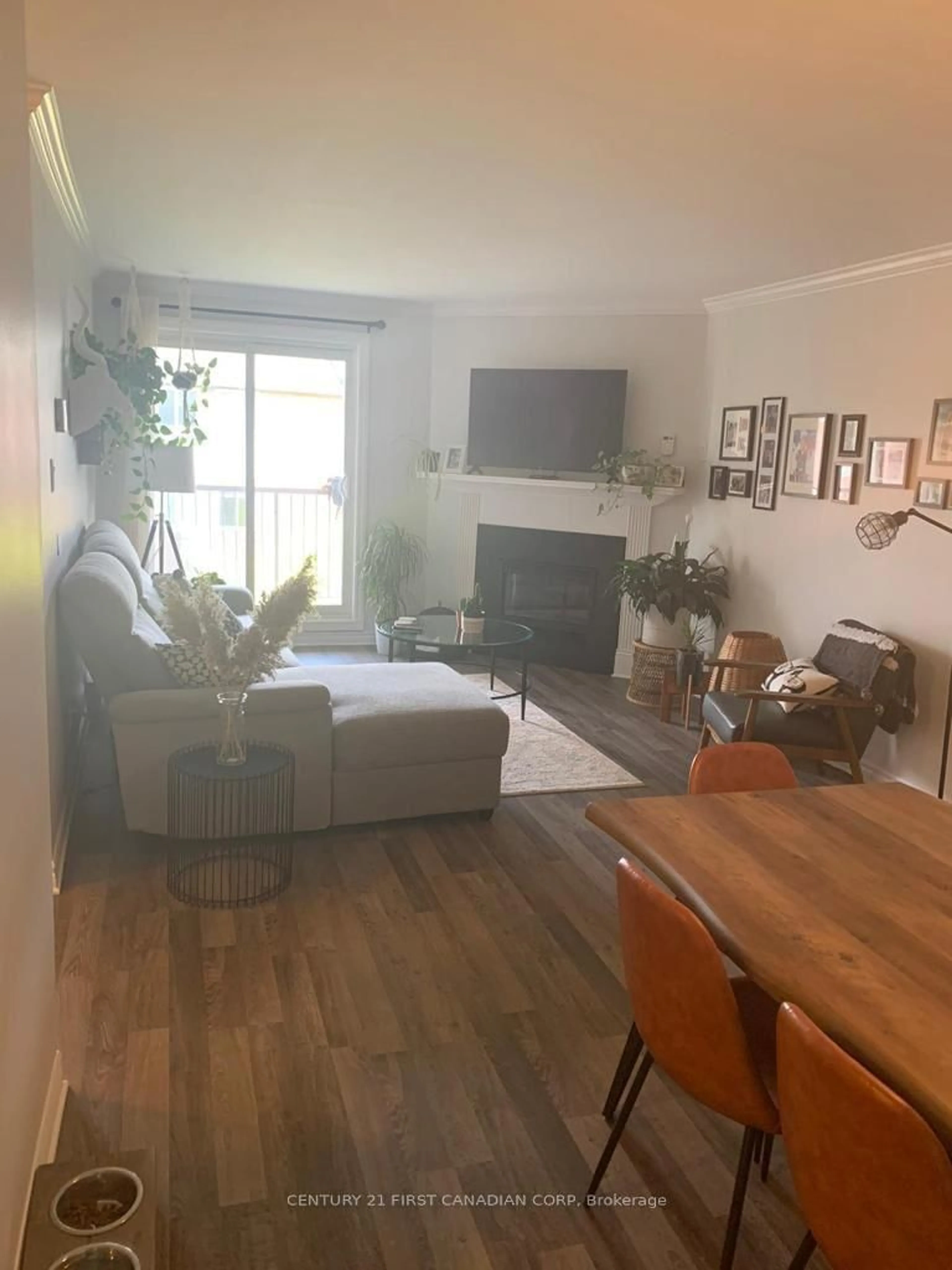 Living room with furniture, wood/laminate floor for 140 CONWAY Dr #46, London South Ontario N6E 3N2