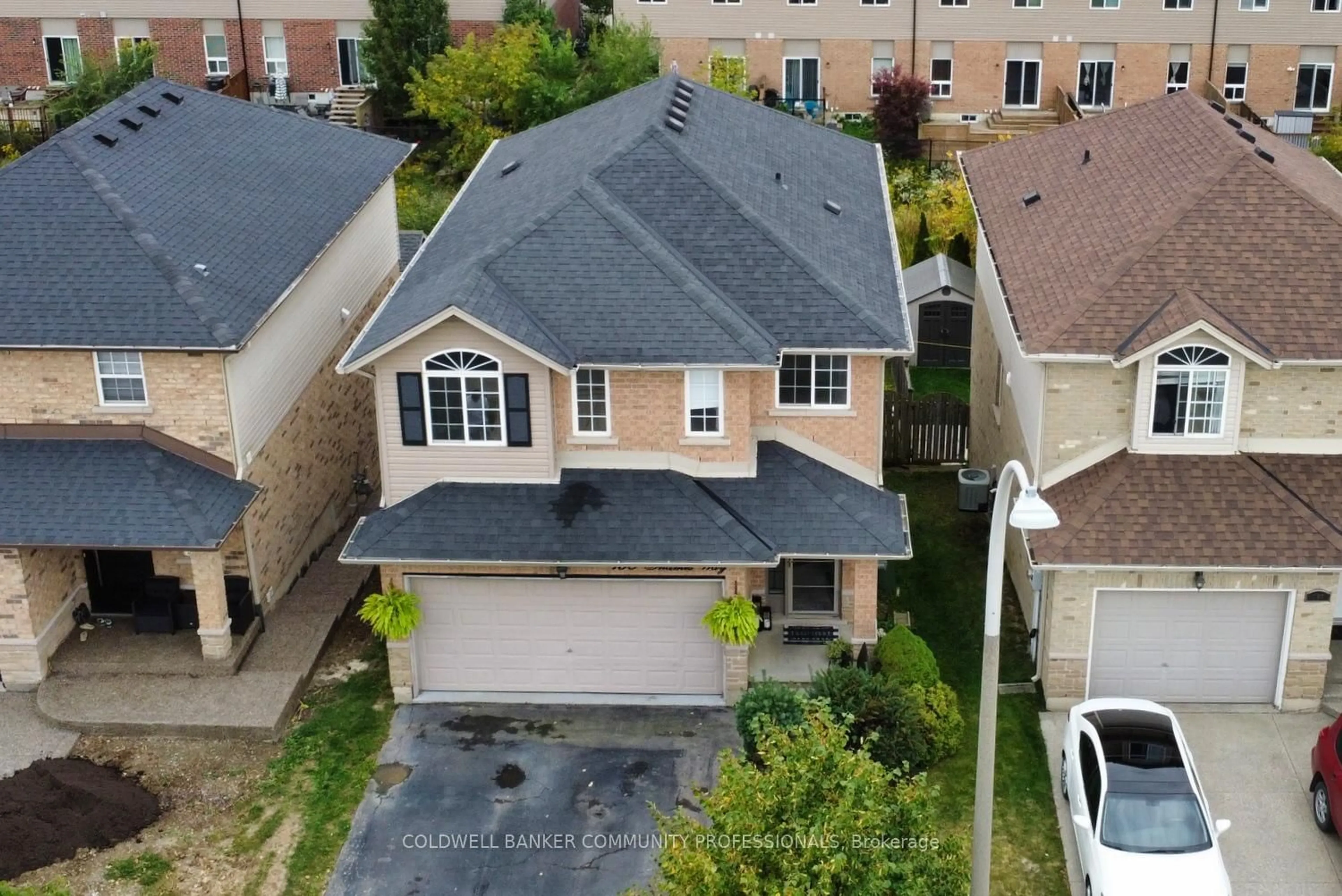 A pic from outside/outdoor area/front of a property/back of a property/a pic from drone, street for 159 Thames Way, Hamilton Ontario L0R 1W0