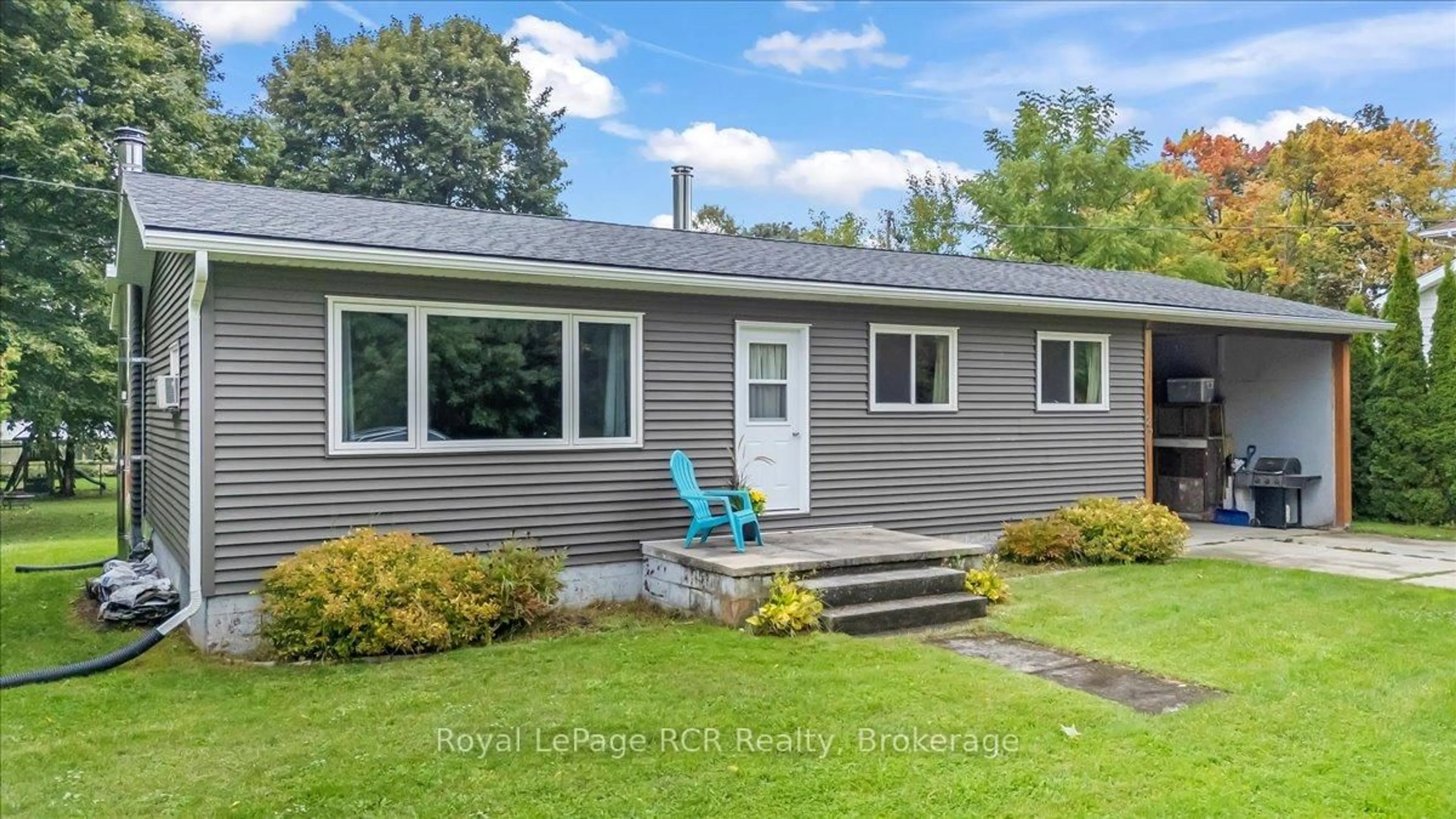 Home with vinyl exterior material, unknown for 27 William St, West Grey Ontario N0G 1S0
