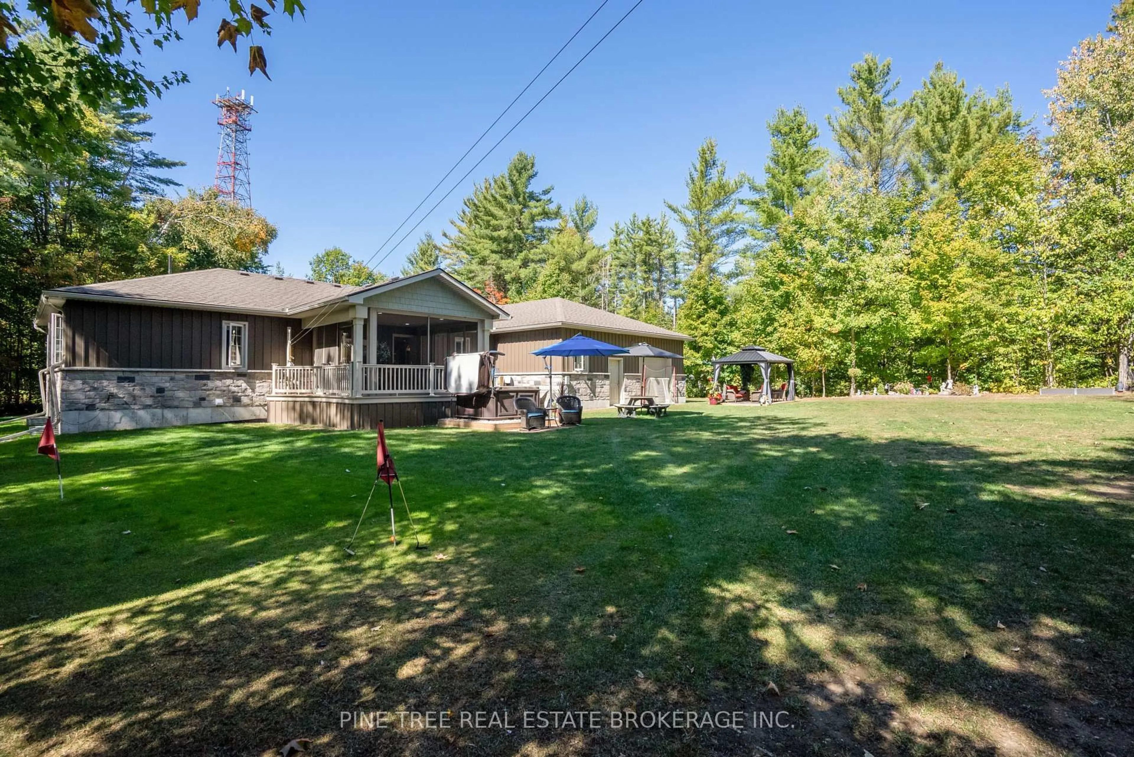 A pic from outside/outdoor area/front of a property/back of a property/a pic from drone, unknown for 1025 TOWER Cres, Gravenhurst Ontario P0E 1G0