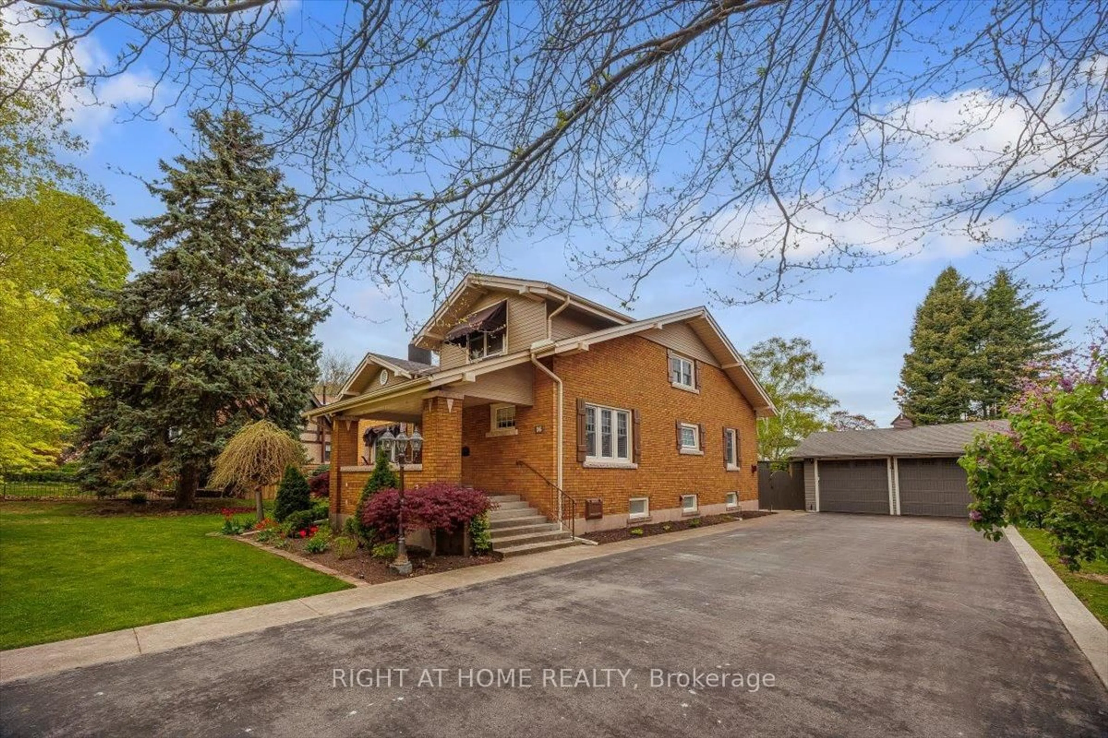 Unknown for 16 Nelles Blvd, Grimsby Ontario L3M 3R1