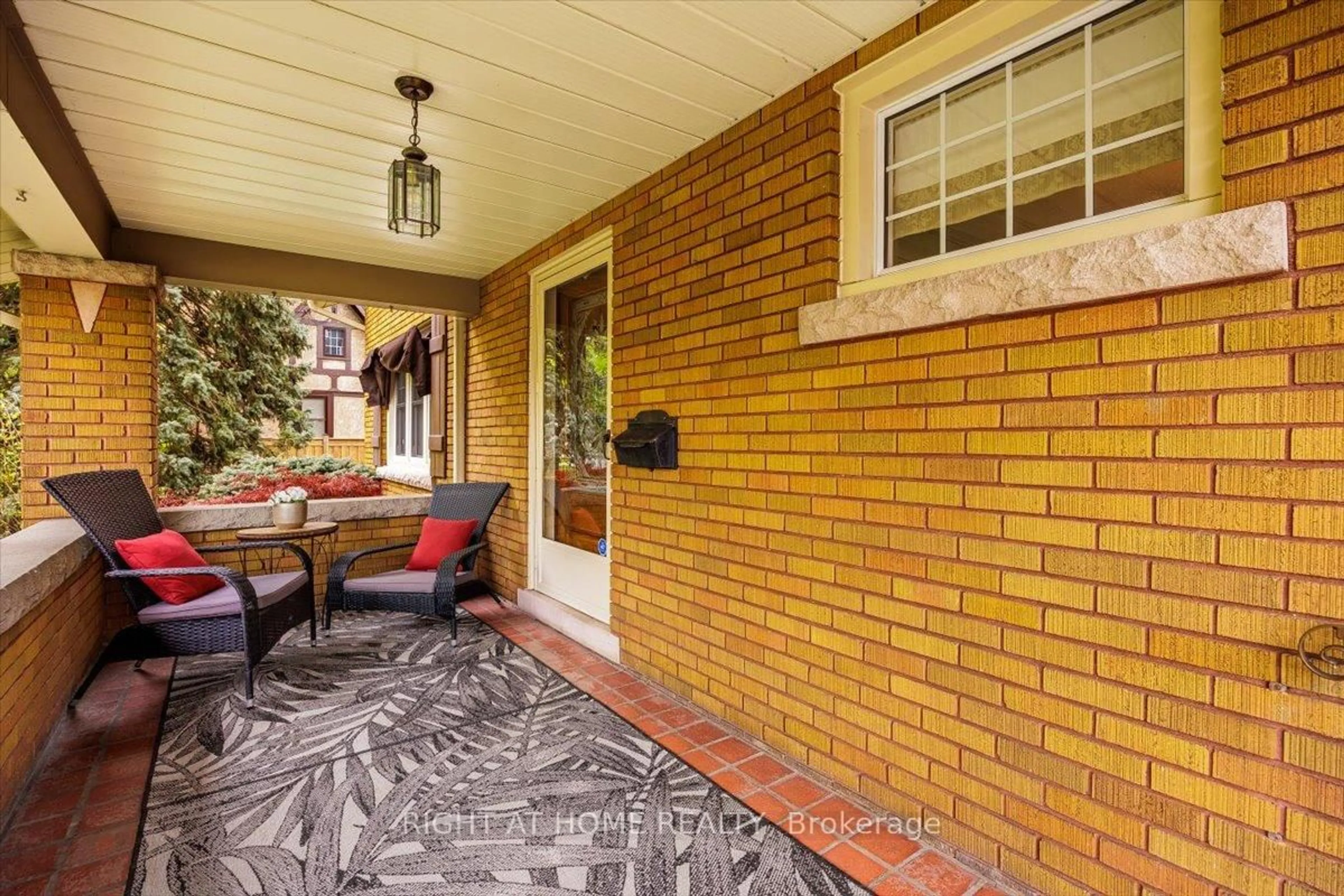 Patio, street for 16 Nelles Blvd, Grimsby Ontario L3M 3R1