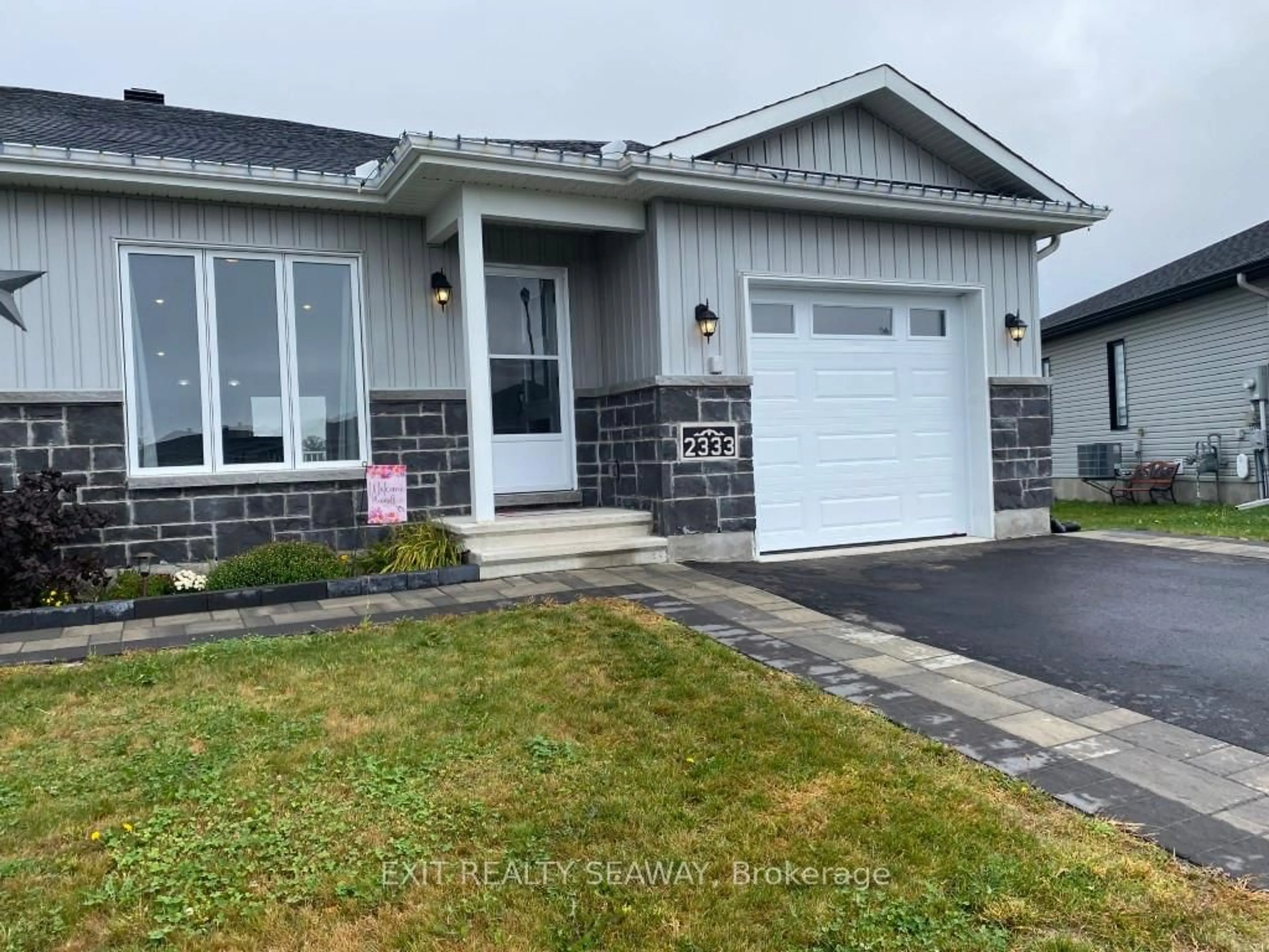 Home with vinyl exterior material, street for 2333 Watson Cres, Cornwall Ontario K6H 0H7