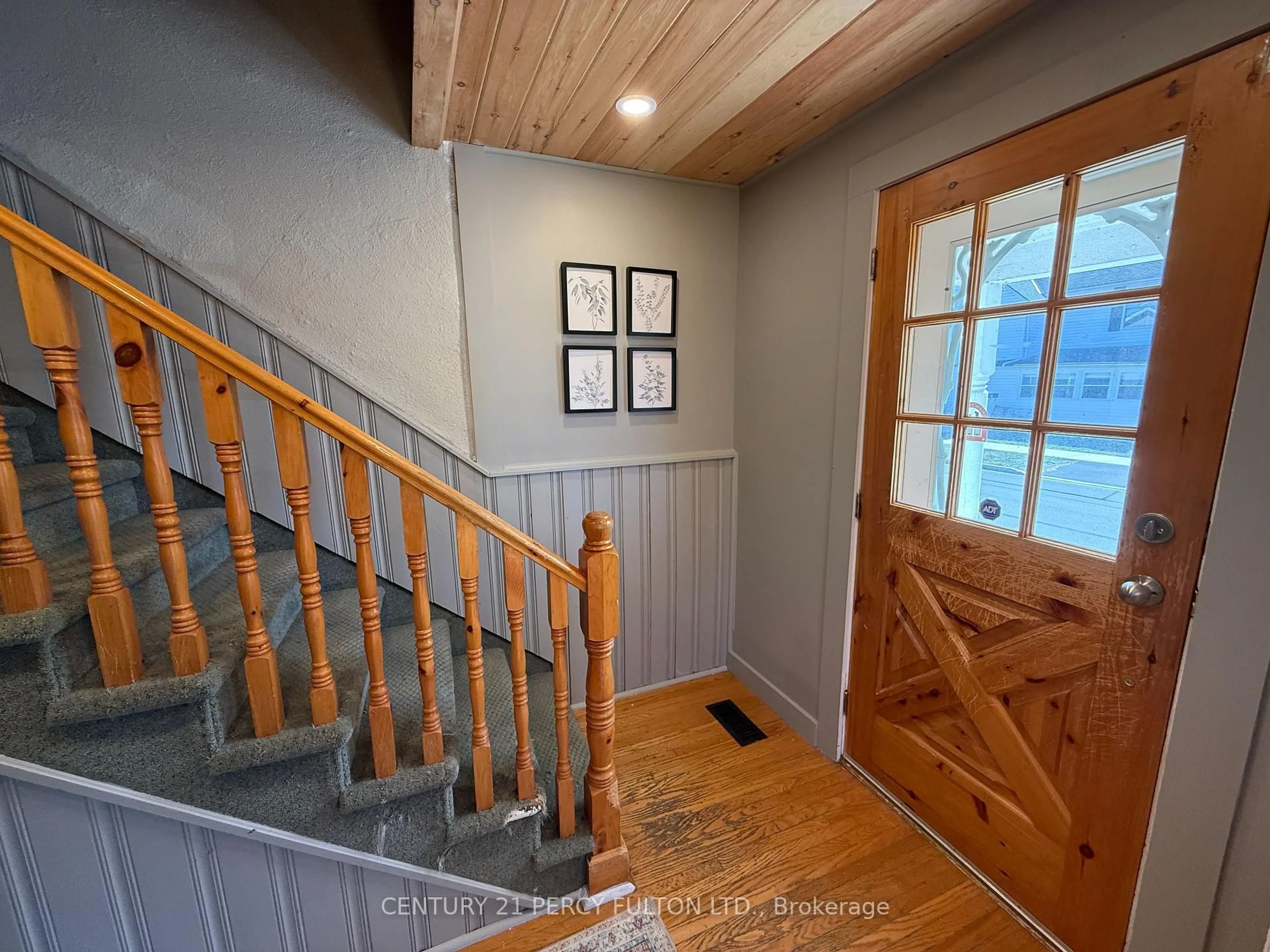 Indoor entryway for 52 Heber St, Quinte West Ontario K8V 1M9