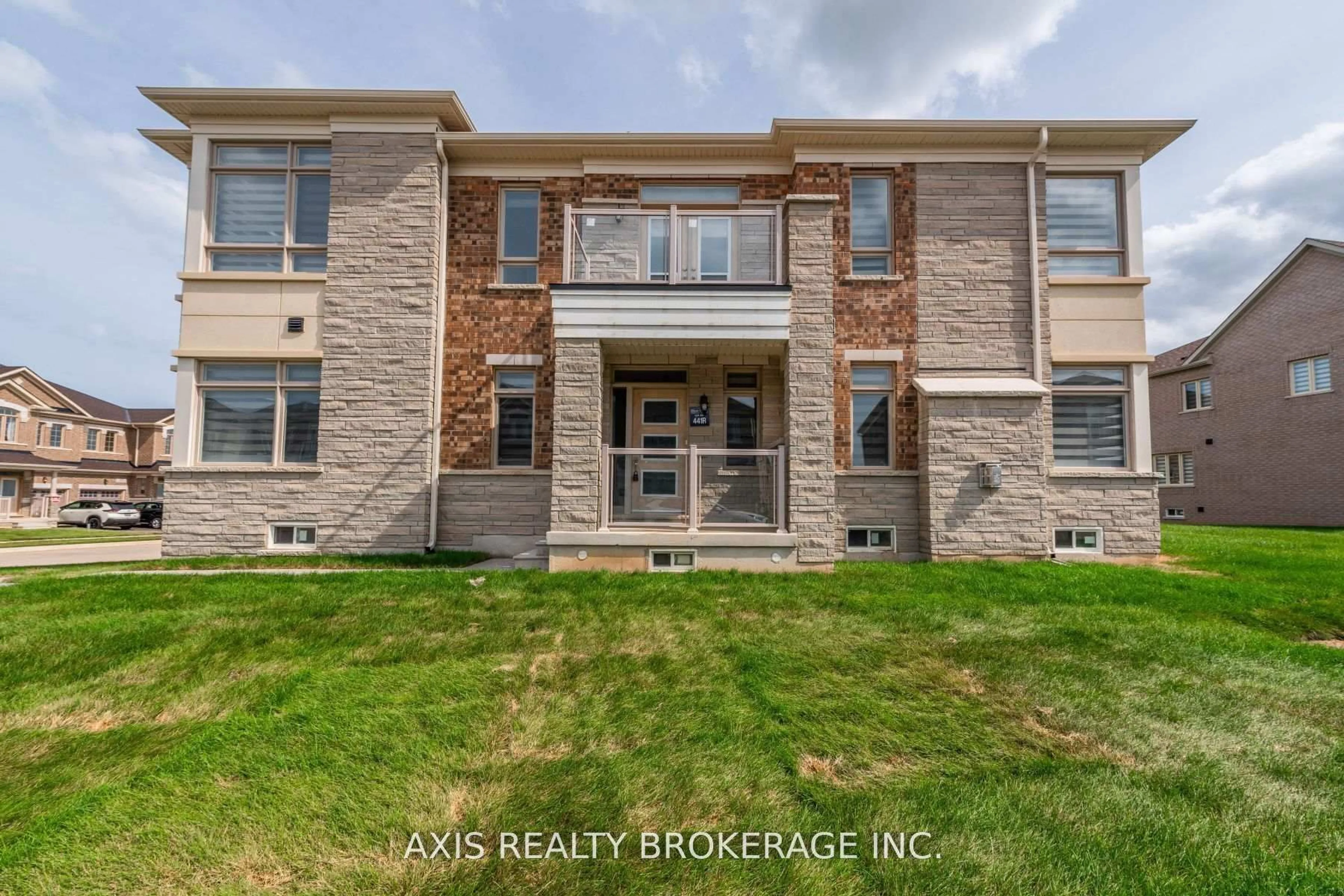 Home with brick exterior material, building for 43 Silver Meadow Gdns, Hamilton Ontario L8B 1Z4