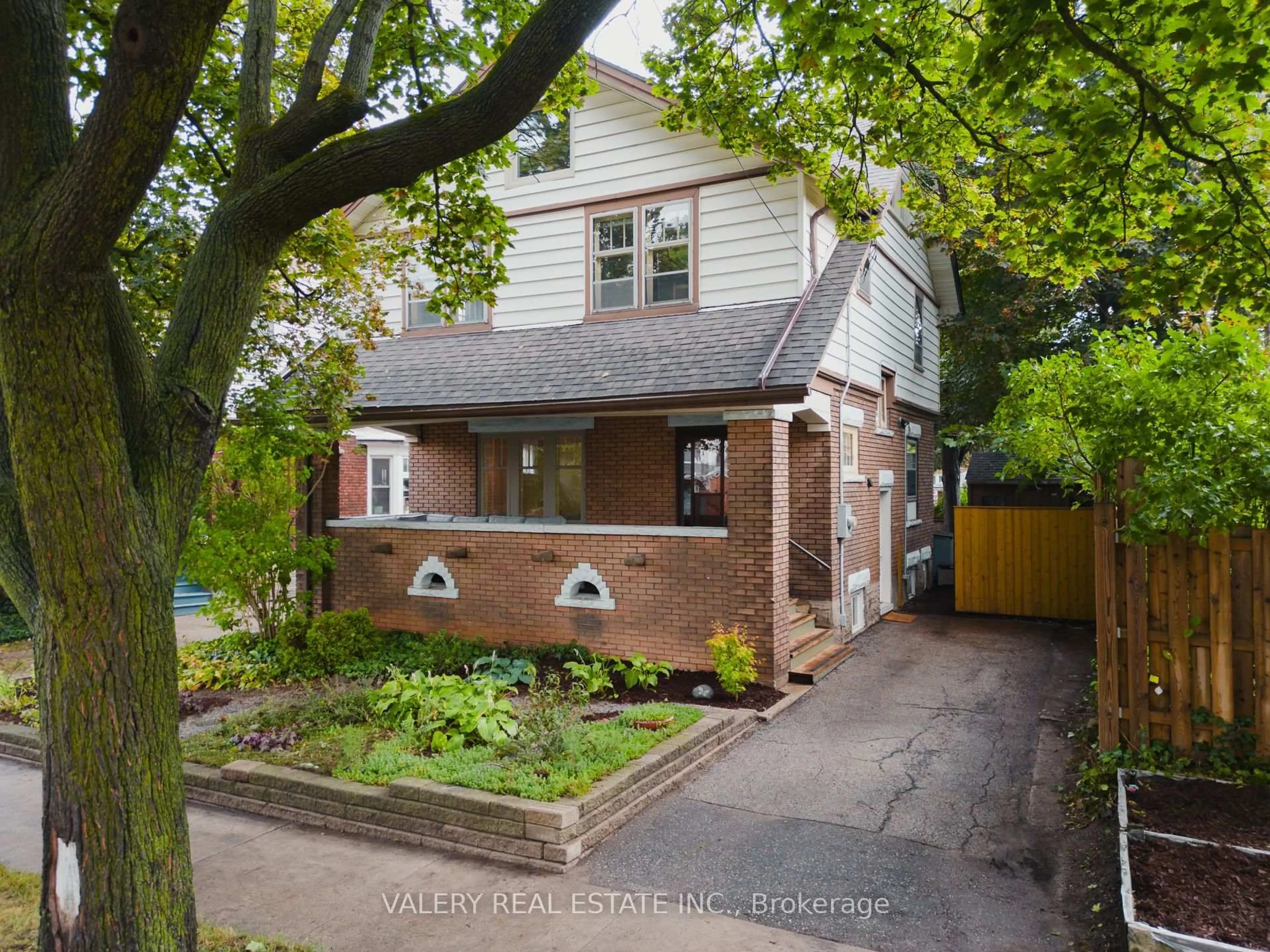 Home with brick exterior material, street for 81 Pandora Ave, Kitchener Ontario N2H 3C4