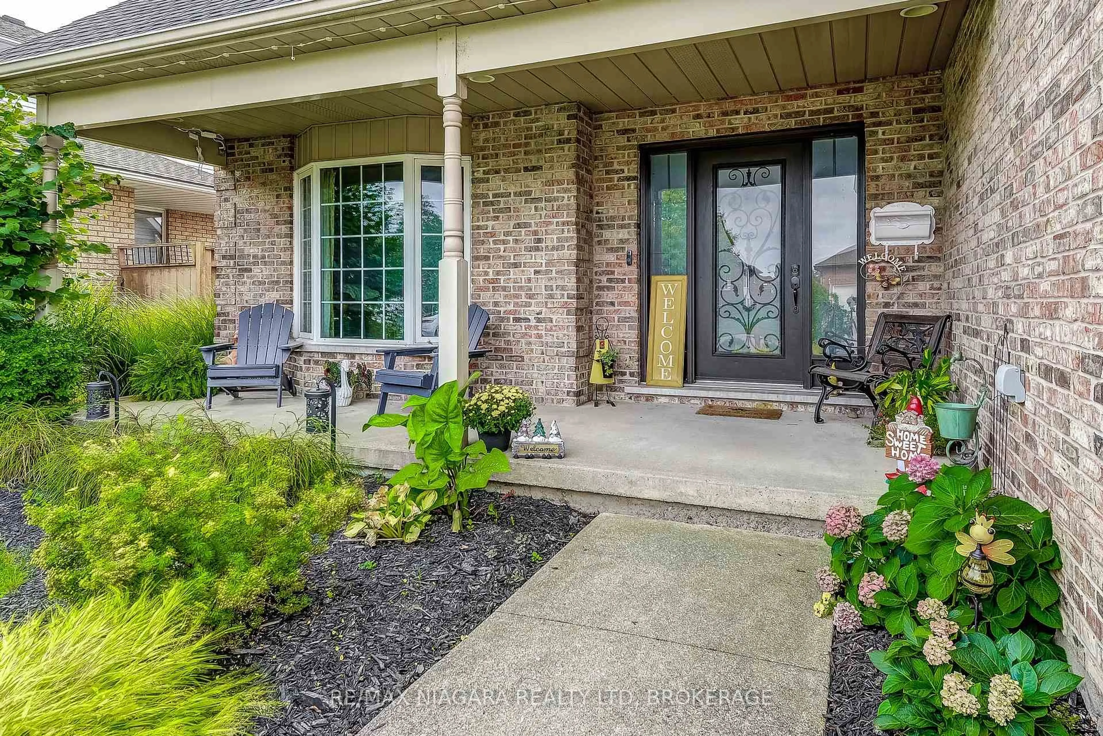 Indoor entryway for 80 Green Meadow Cres, Welland Ontario L3C 6X4