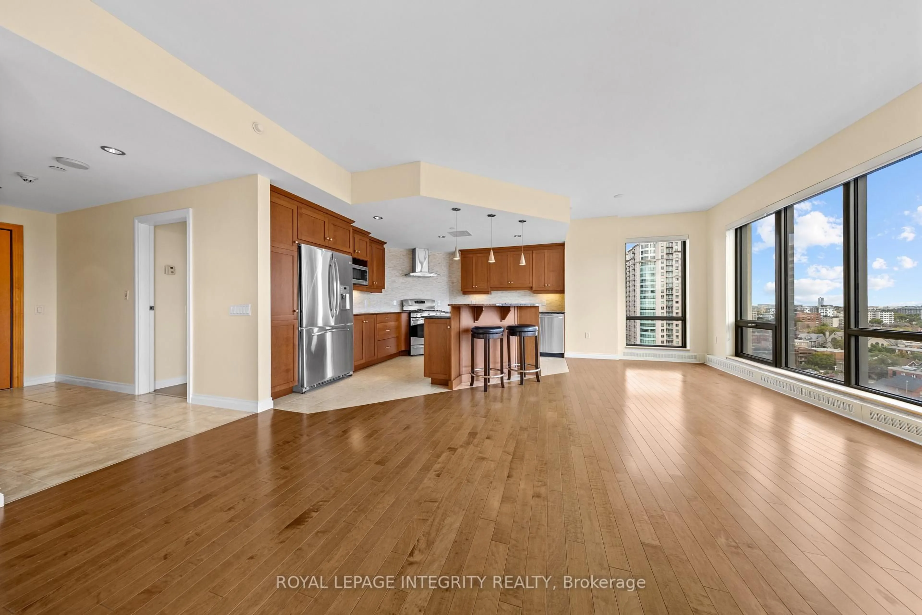 Open concept kitchen, unknown for 90 George St #1207, Ottawa Ontario K1N 0A8