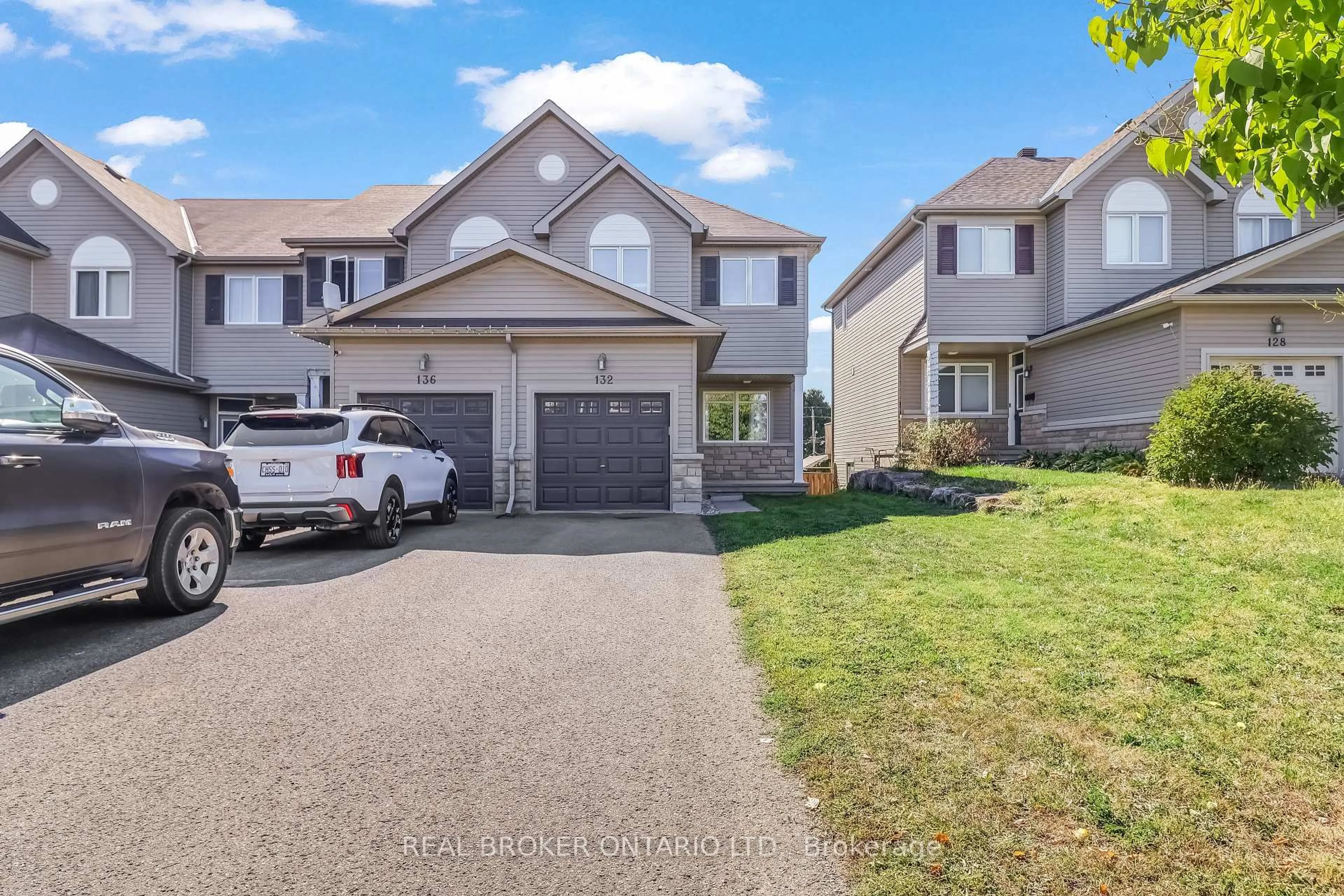 A pic from outside/outdoor area/front of a property/back of a property/a pic from drone, street for 132 Dahlia St, Clarence-Rockland Ontario K4K 0G1