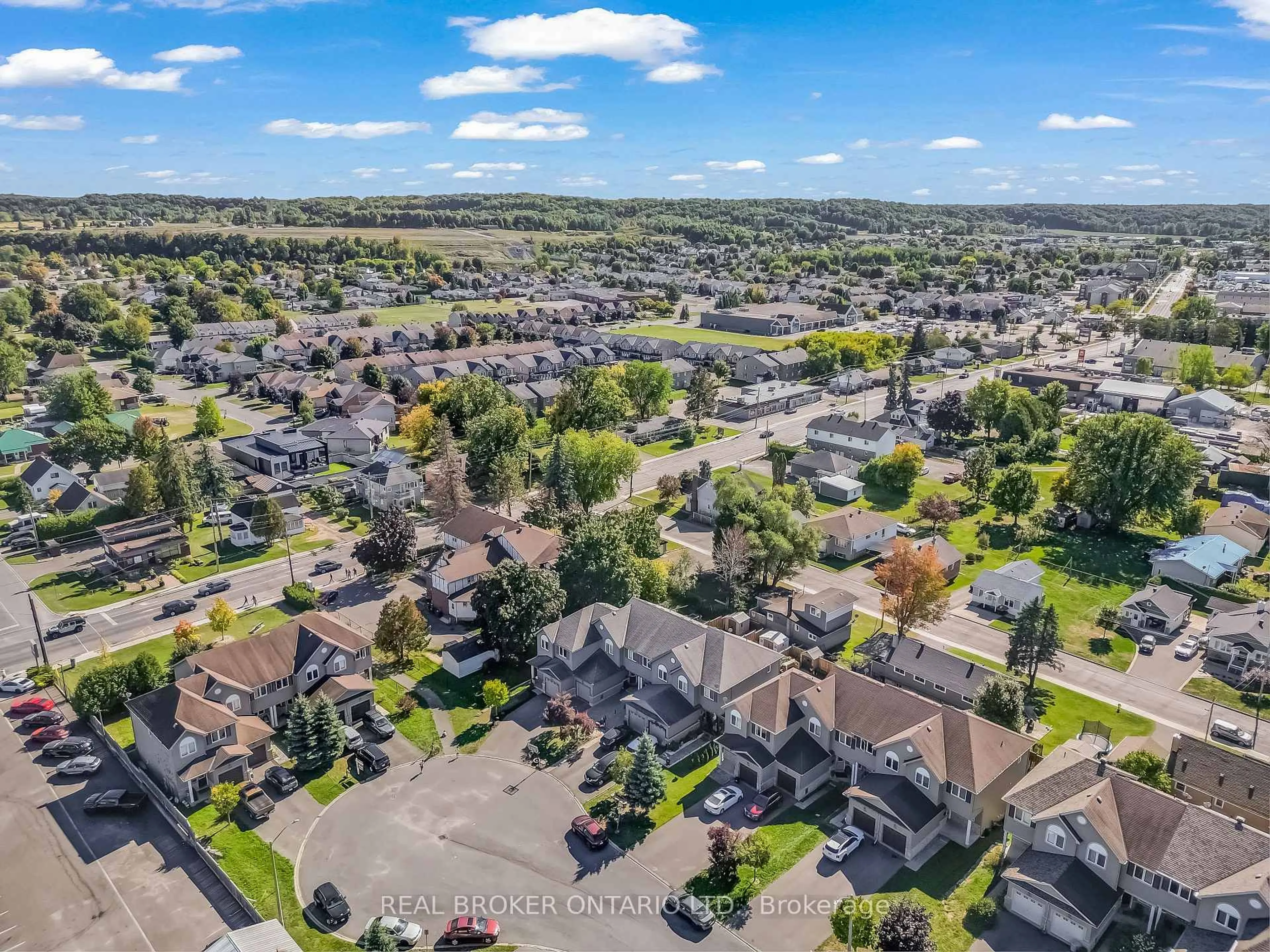 A pic from outside/outdoor area/front of a property/back of a property/a pic from drone, street for 132 Dahlia St, Clarence-Rockland Ontario K4K 0G1