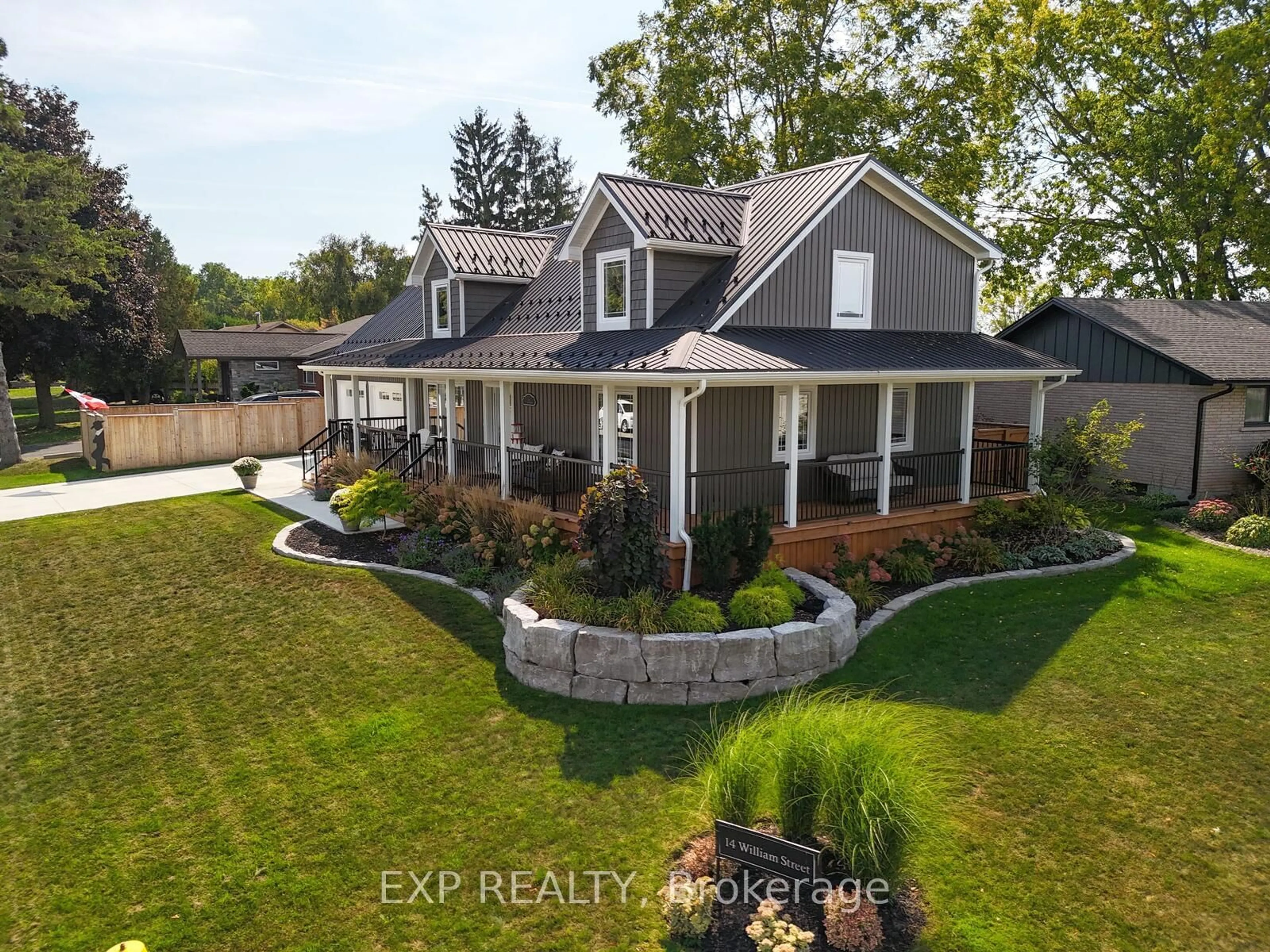 A pic from outside/outdoor area/front of a property/back of a property/a pic from drone, water/lake/river/ocean view for 14 WILLIAM St, Tillsonburg Ontario N4G 1L8