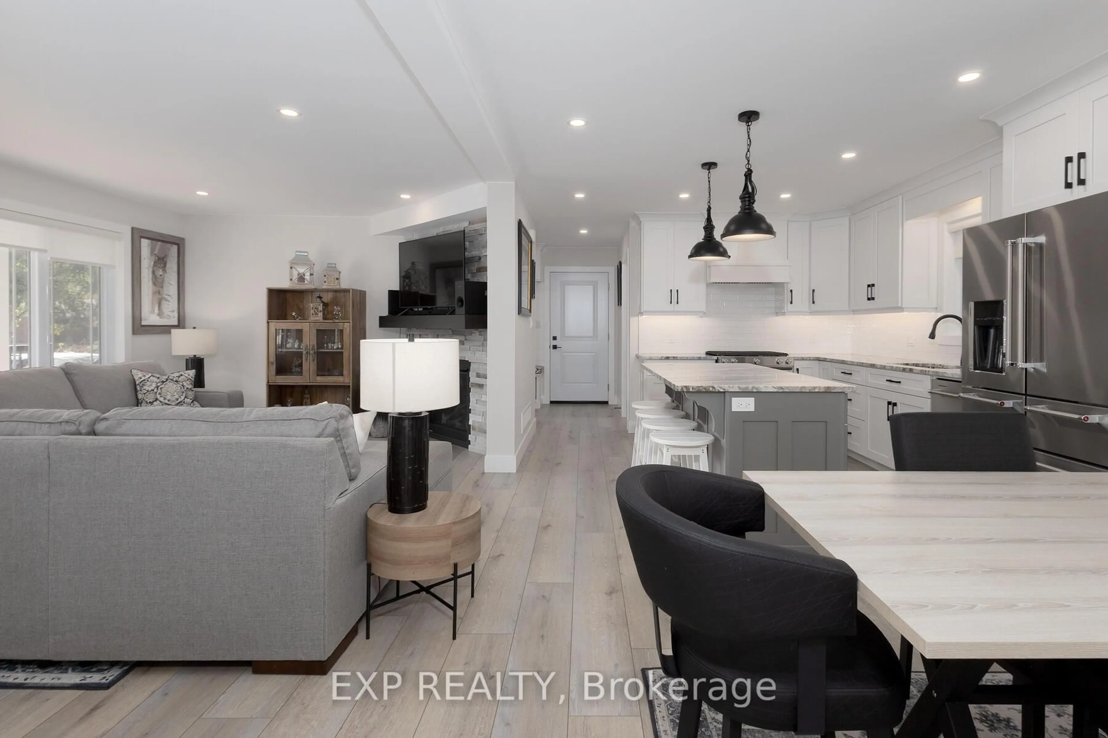Open concept kitchen, unknown for 14 WILLIAM St, Tillsonburg Ontario N4G 1L8