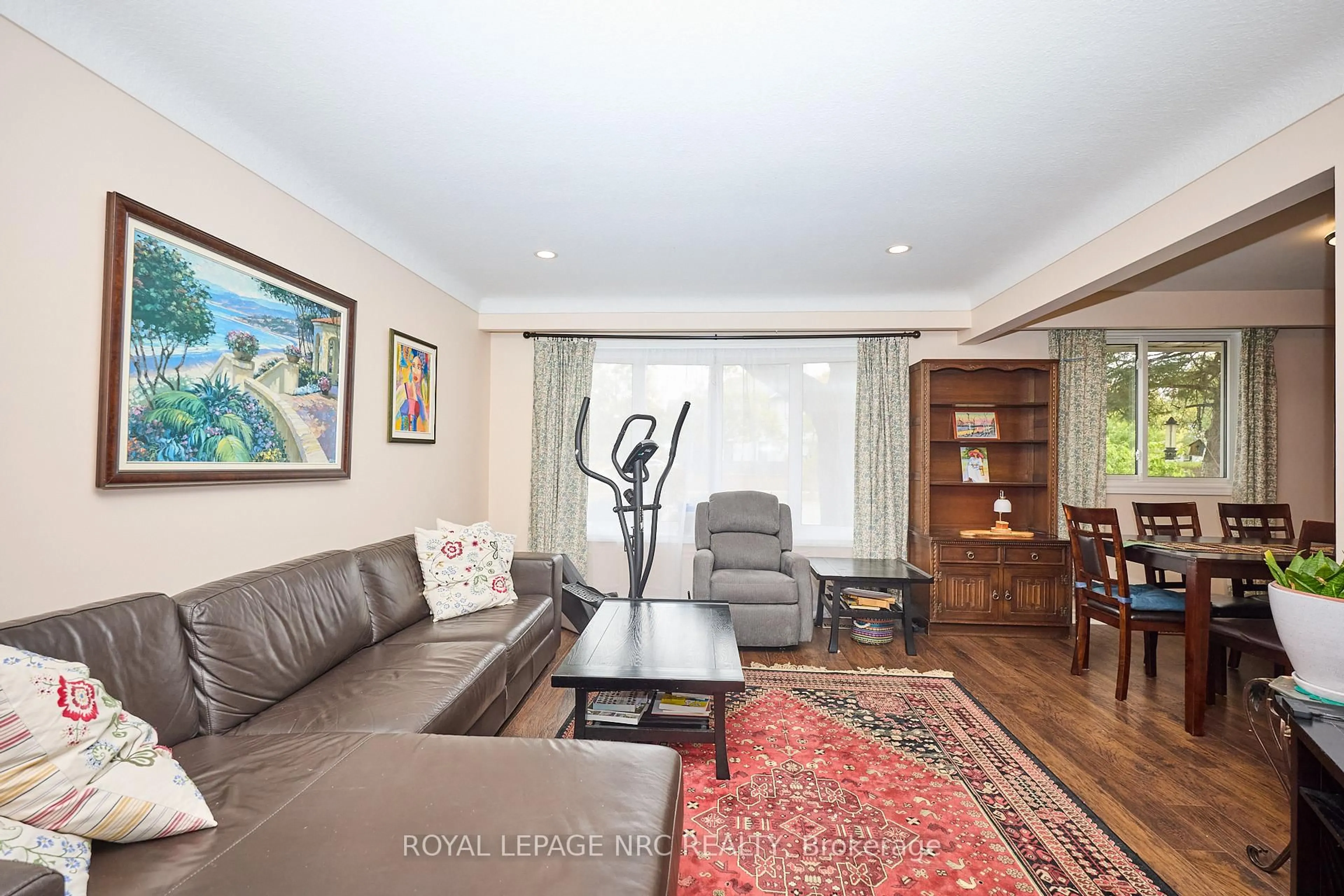 Living room with furniture, unknown for 551 Geneva St, St. Catharines Ontario L2N 2J1