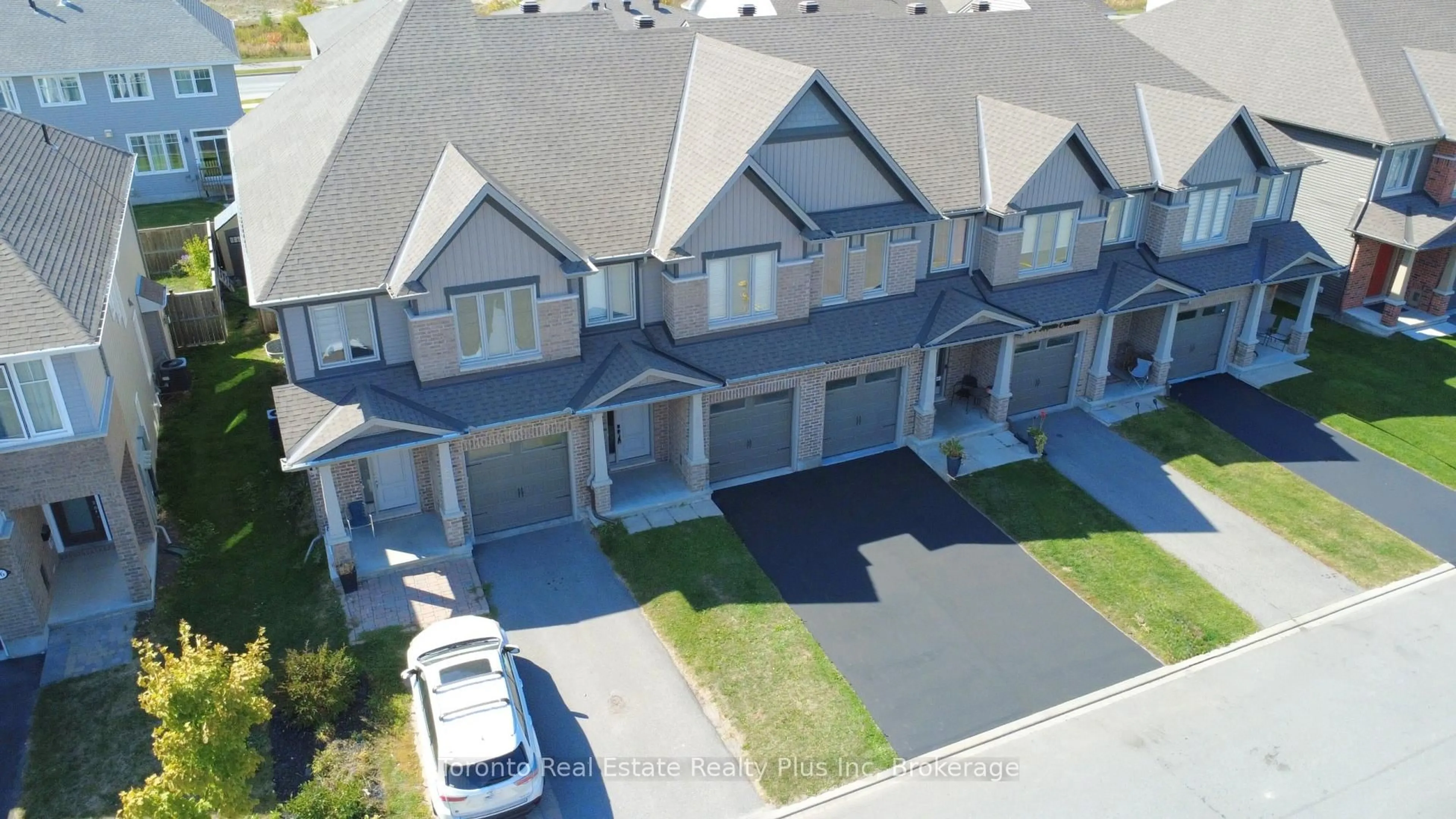 A pic from outside/outdoor area/front of a property/back of a property/a pic from drone, street for 90 NEPETA Cres, Ottawa Ontario K1T 0S6