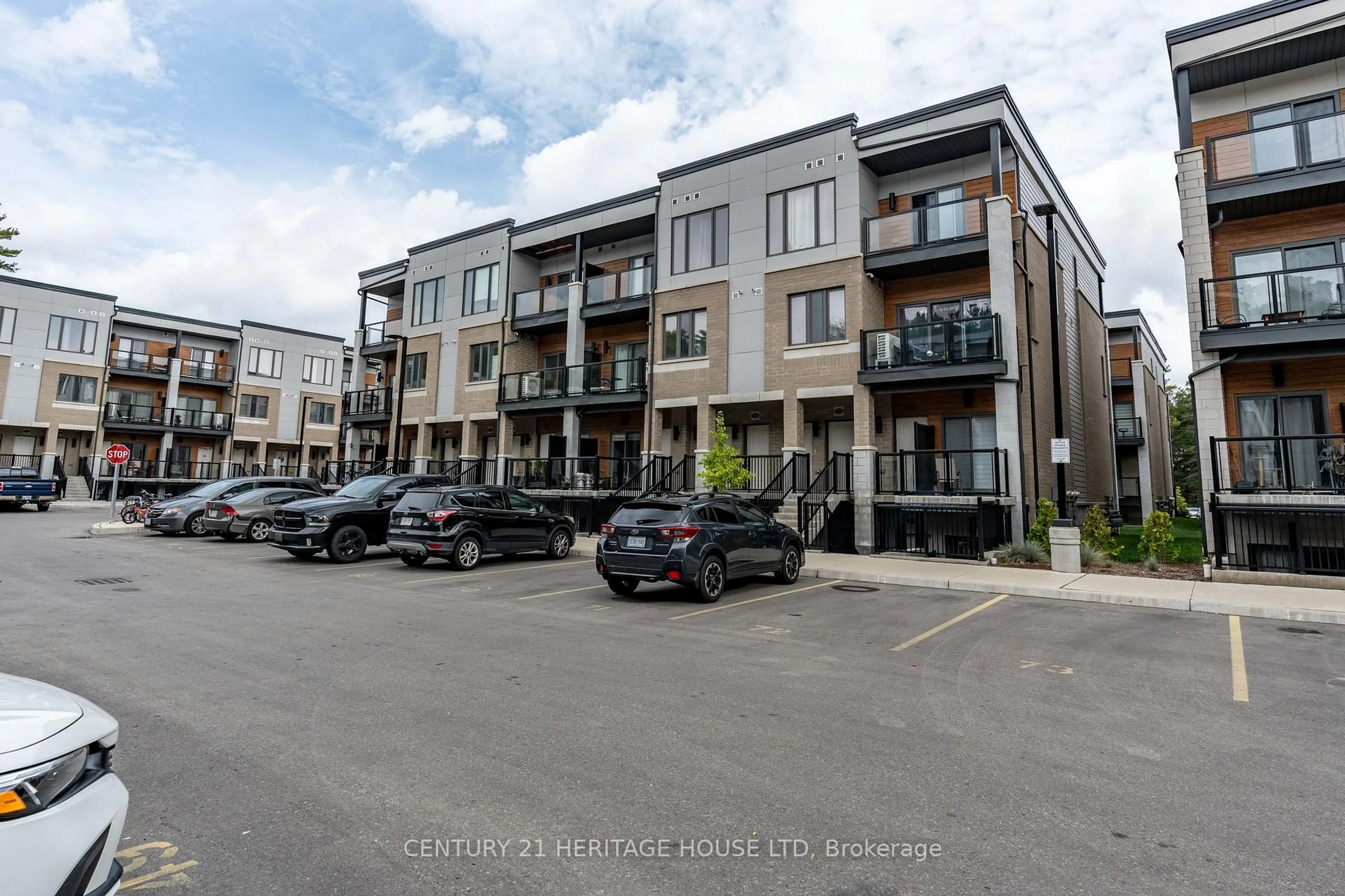 A pic from outside/outdoor area/front of a property/back of a property/a pic from drone, street for 25 Isherwood Ave #77, Cambridge Ontario N1S 1B3
